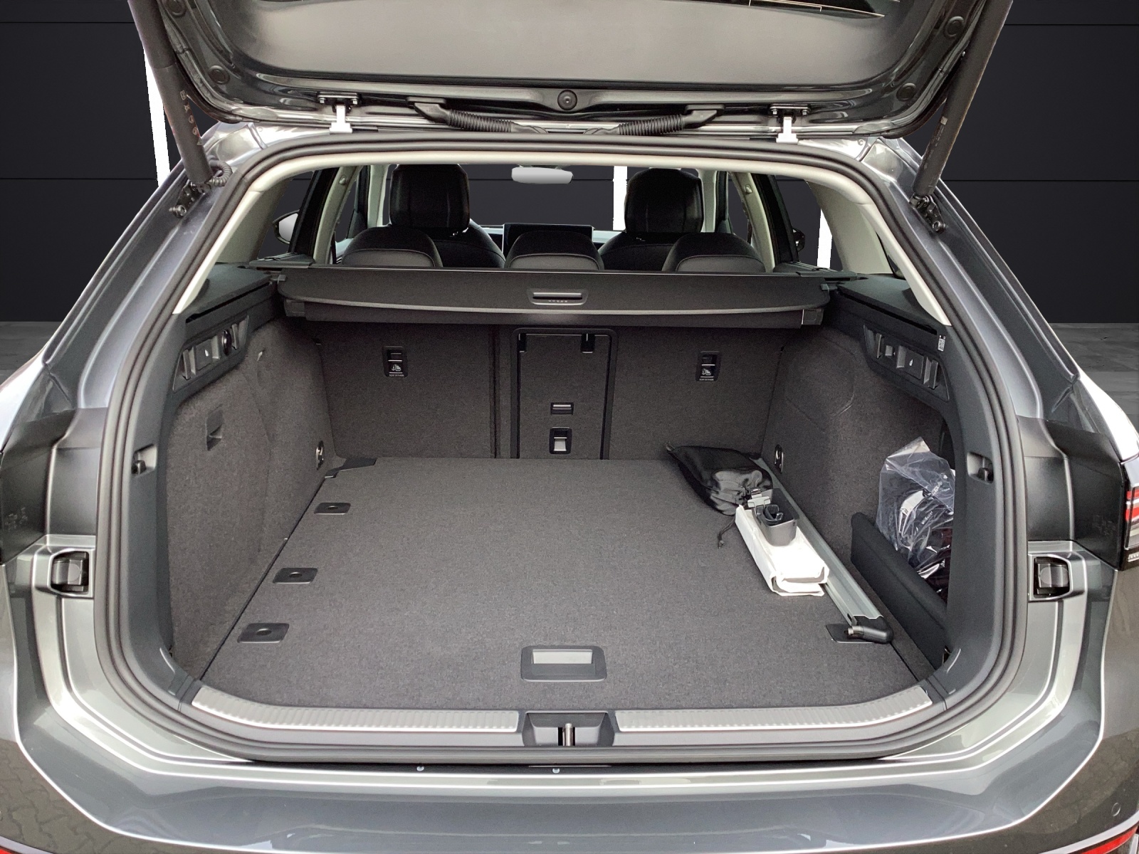 Fahrzeugabbildung Volkswagen Passat Variant Elegance NAVI AHZV DCC LED DAB