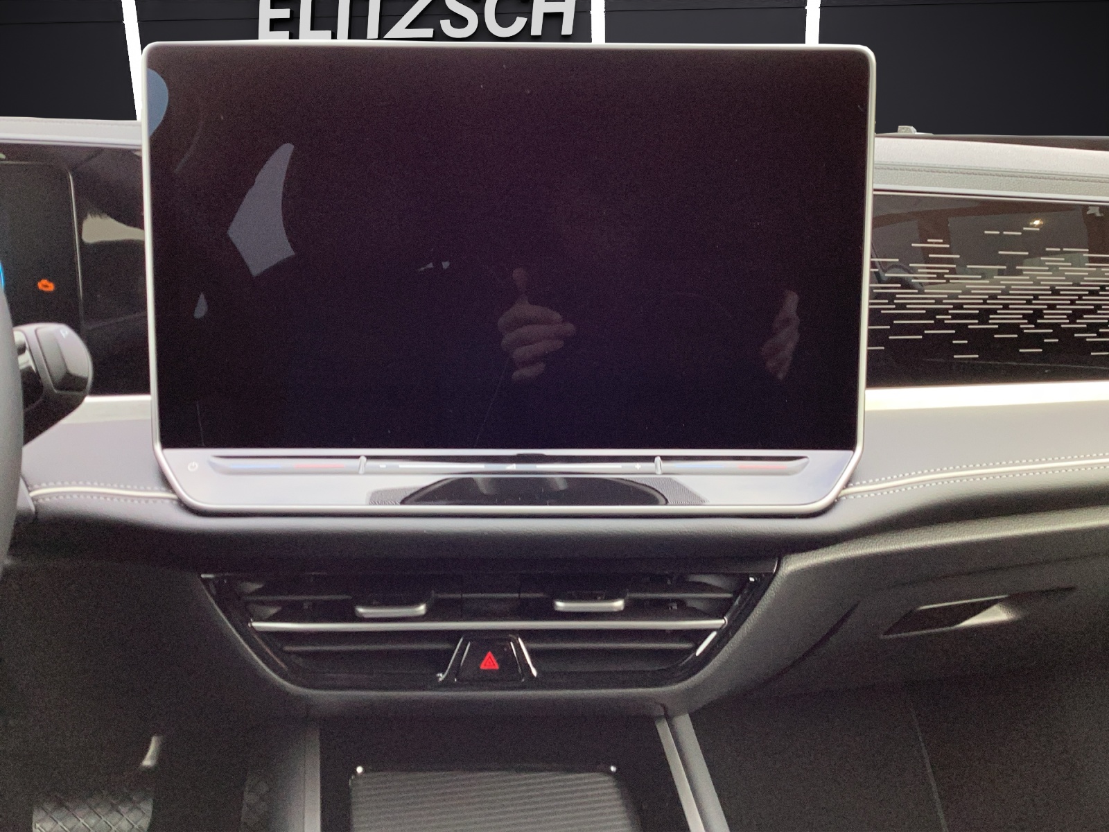 Fahrzeugabbildung Volkswagen Passat Variant Elegance NAVI AHZV DCC LED DAB