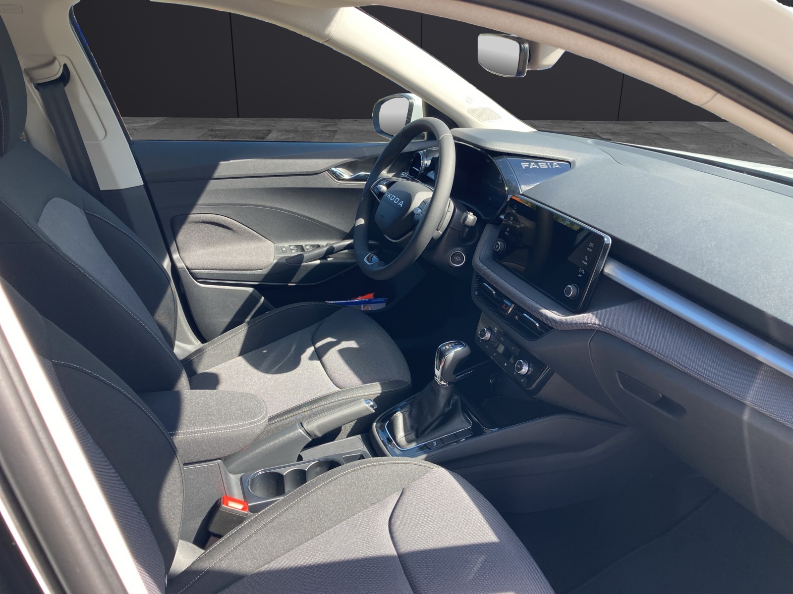 Fahrzeugabbildung SKODA Fabia Tour TSI DSG Climatronic DAB Lane Assist