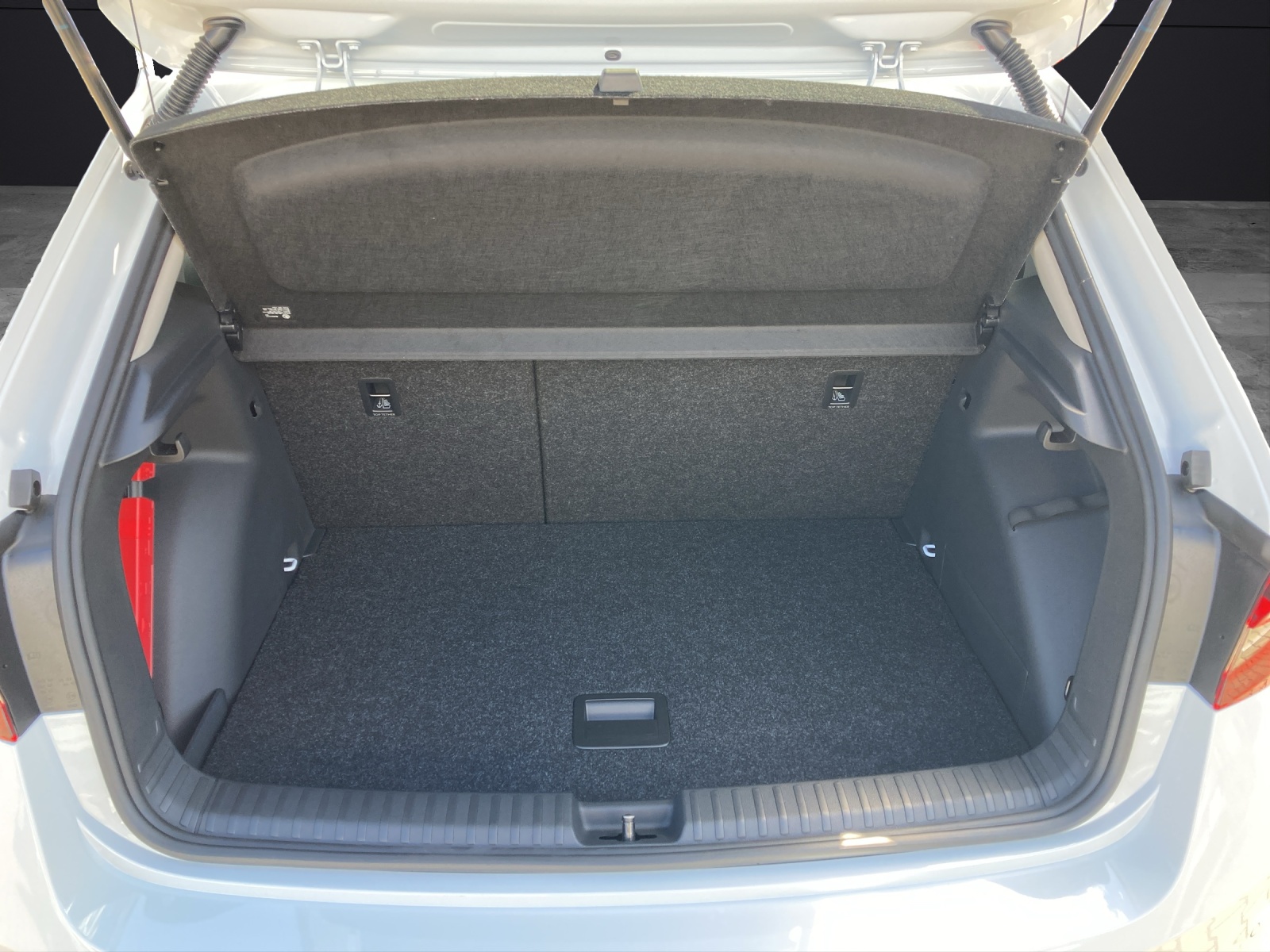Fahrzeugabbildung SKODA Fabia Tour TSI DSG Climatronic DAB Lane Assist