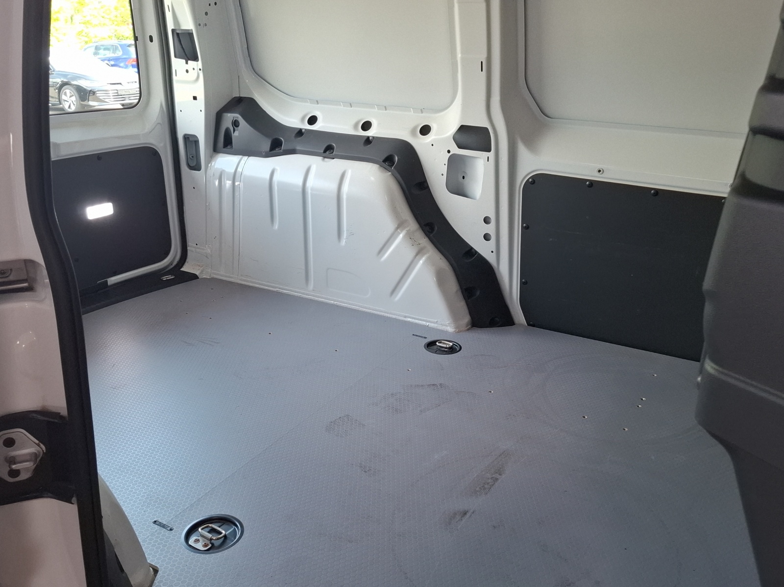 Fahrzeugabbildung Volkswagen Caddy KastenTDI Maxi Klima AHK DAB PDC SH