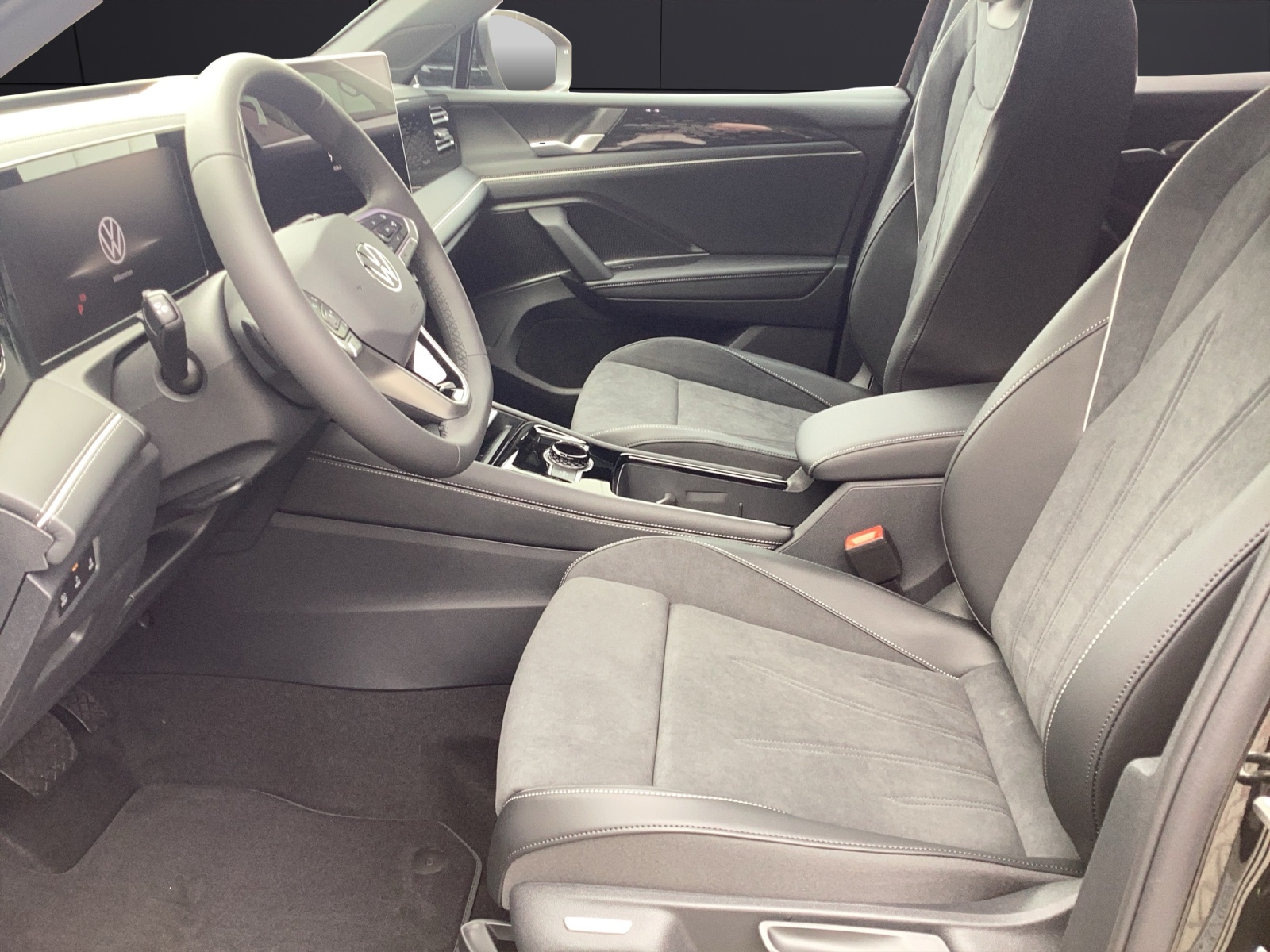 Fahrzeugabbildung Volkswagen Tiguan TDI Elegance AHZV IQ-LED NAVI HuD Standh.