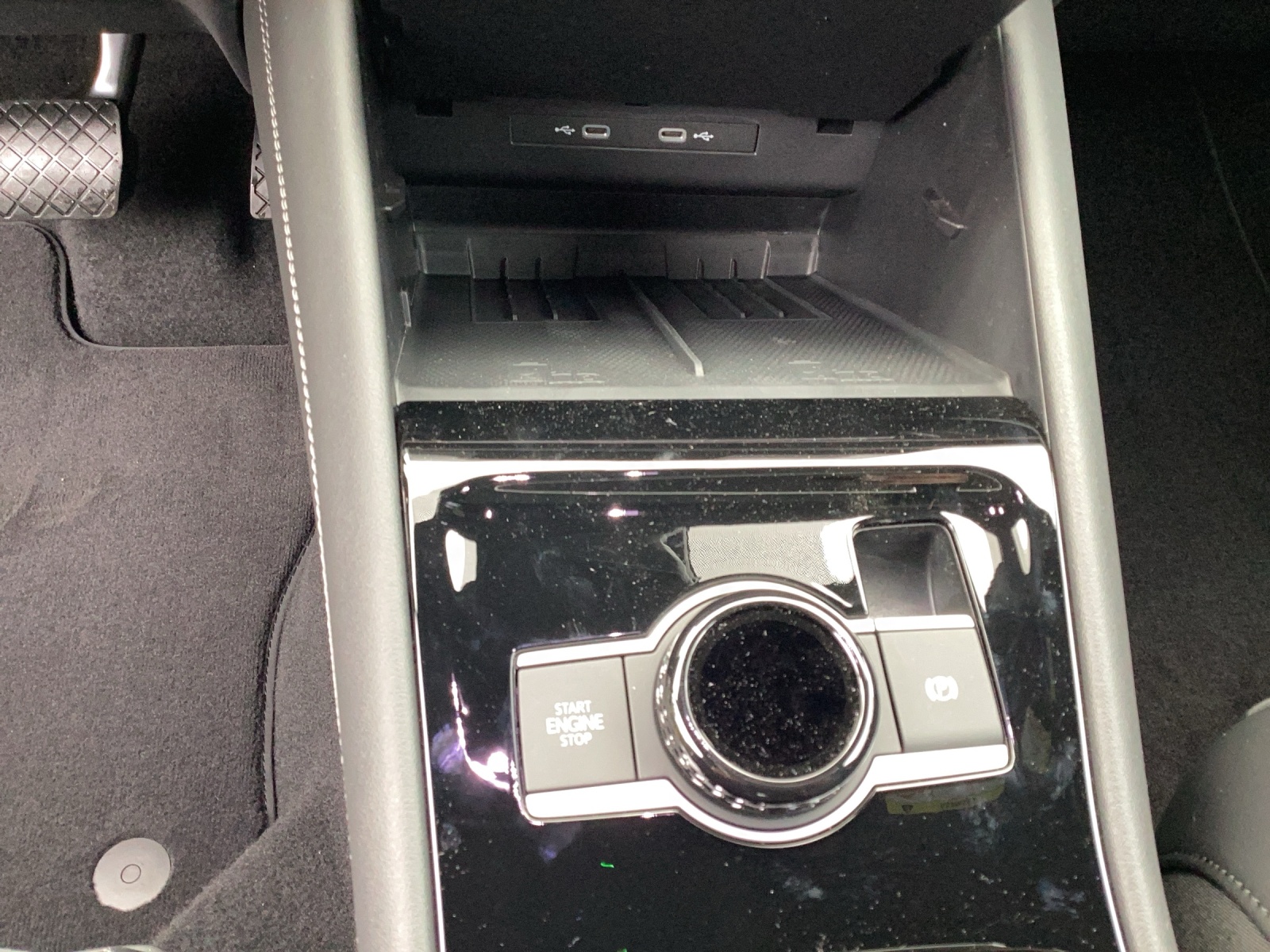 Fahrzeugabbildung Volkswagen Tiguan TDI Elegance AHZV IQ-LED NAVI HuD Standh.