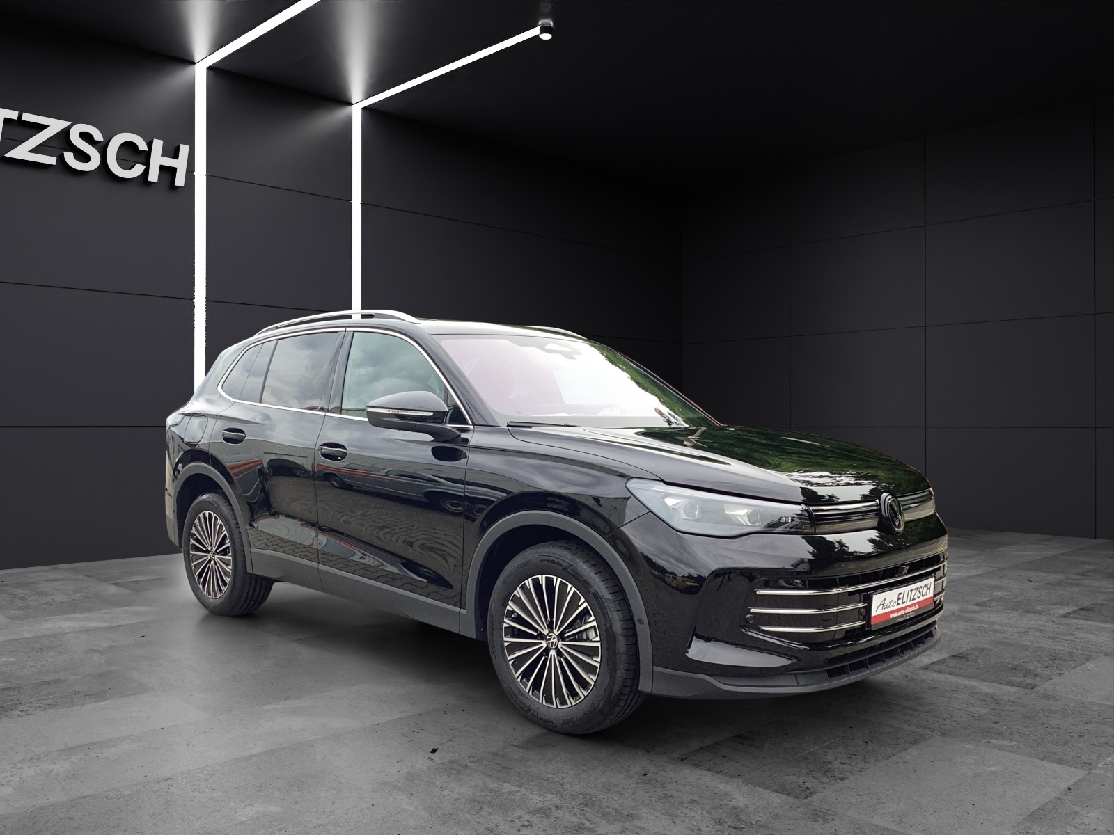 Fahrzeugabbildung Volkswagen Tiguan TDI Elegance AHZV IQ-LED NAVI HuD Standh.