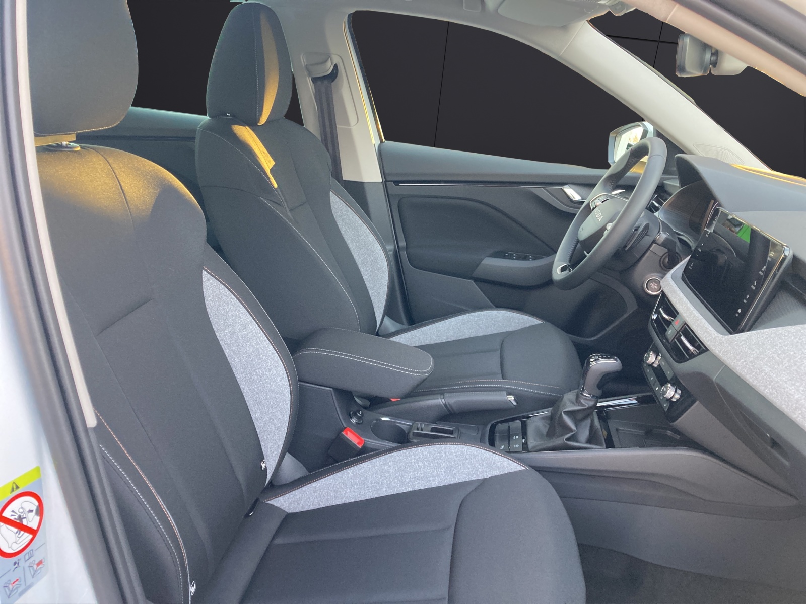 Fahrzeugabbildung SKODA Scala Selection LED, Navi, ACC, LED-Scheinwerfer, Navi, ACC, Sitzheizung vornj