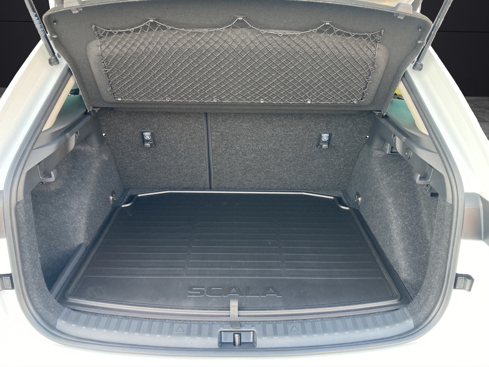 Fahrzeugabbildung SKODA Scala Selection LED, Navi, ACC, LED-Scheinwerfer, Navi, ACC, Sitzheizung vornj