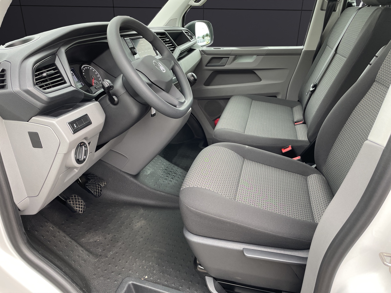 Fahrzeugabbildung Volkswagen T6 Kombi T6.1 TDI 9 Sitzer LR SITZH. PDC KLIMA