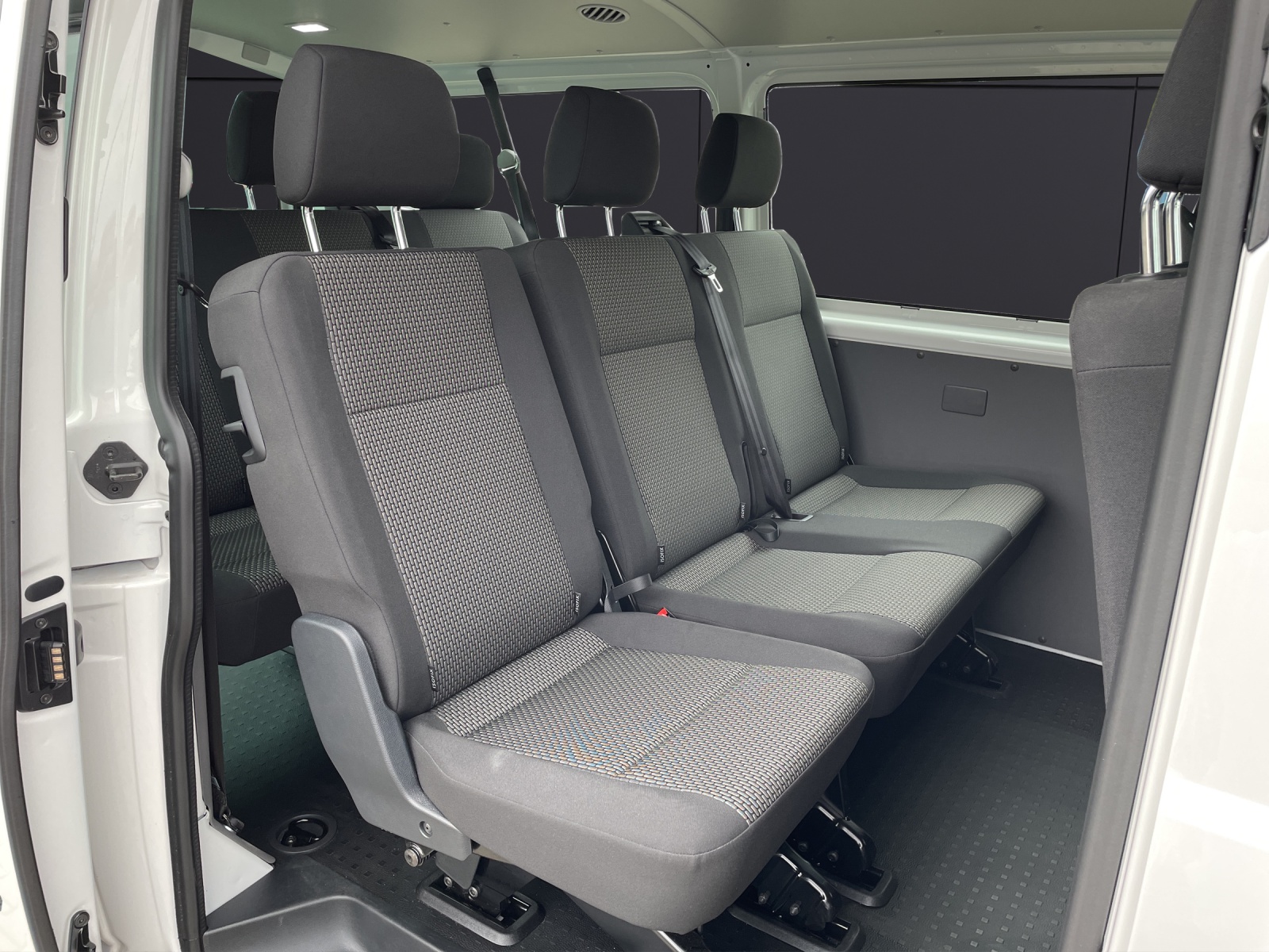 Fahrzeugabbildung Volkswagen T6 Kombi T6.1 TDI 9 Sitzer LR SITZH. PDC KLIMA