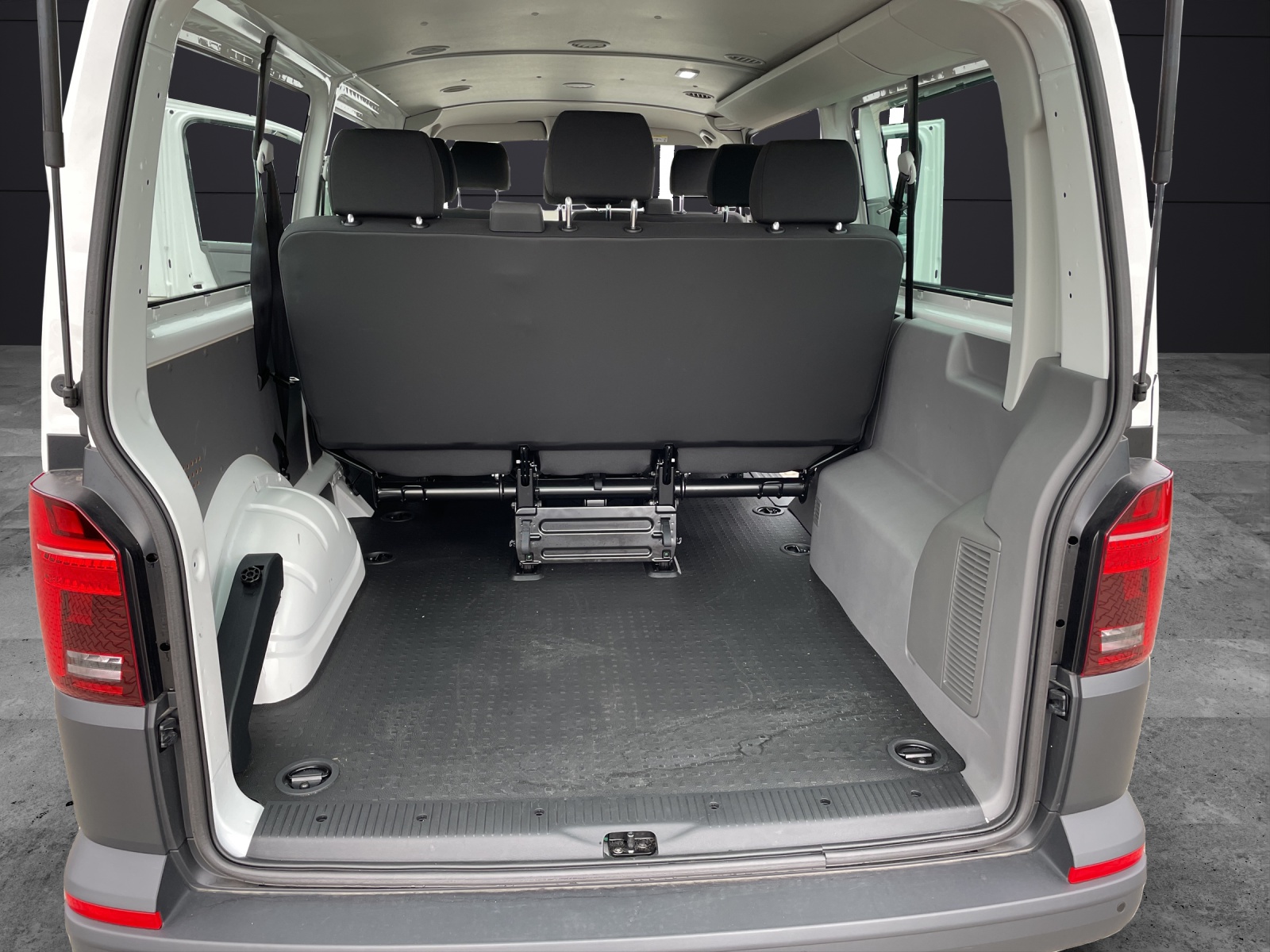 Fahrzeugabbildung Volkswagen T6 Kombi T6.1 TDI 9 Sitzer LR SITZH. PDC KLIMA