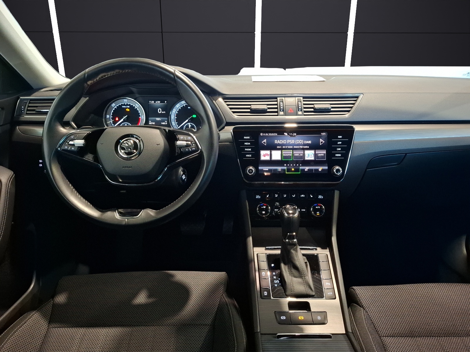 Fahrzeugabbildung SKODA Superb Combi TDI Style DSG Matrix Navi PDC SH LM