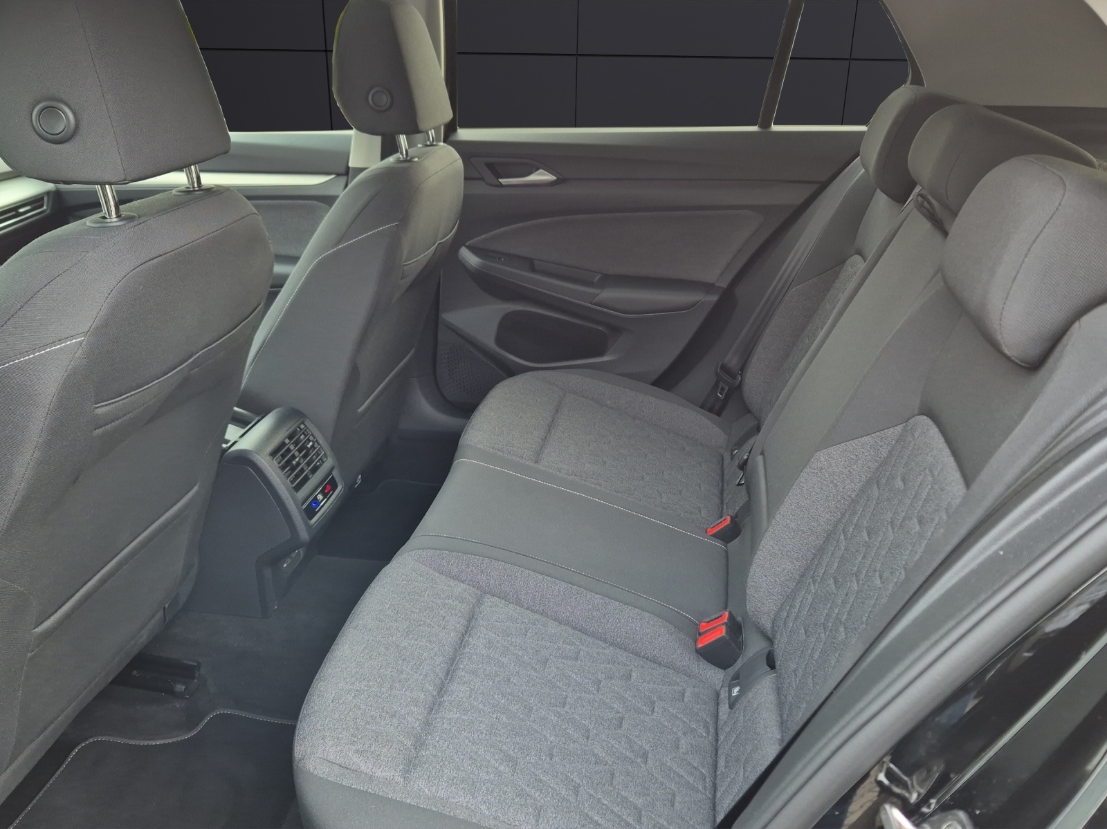 Fahrzeugabbildung Volkswagen Golf VIII MOVE LED ACC AHK PANO HuD AID NAVI