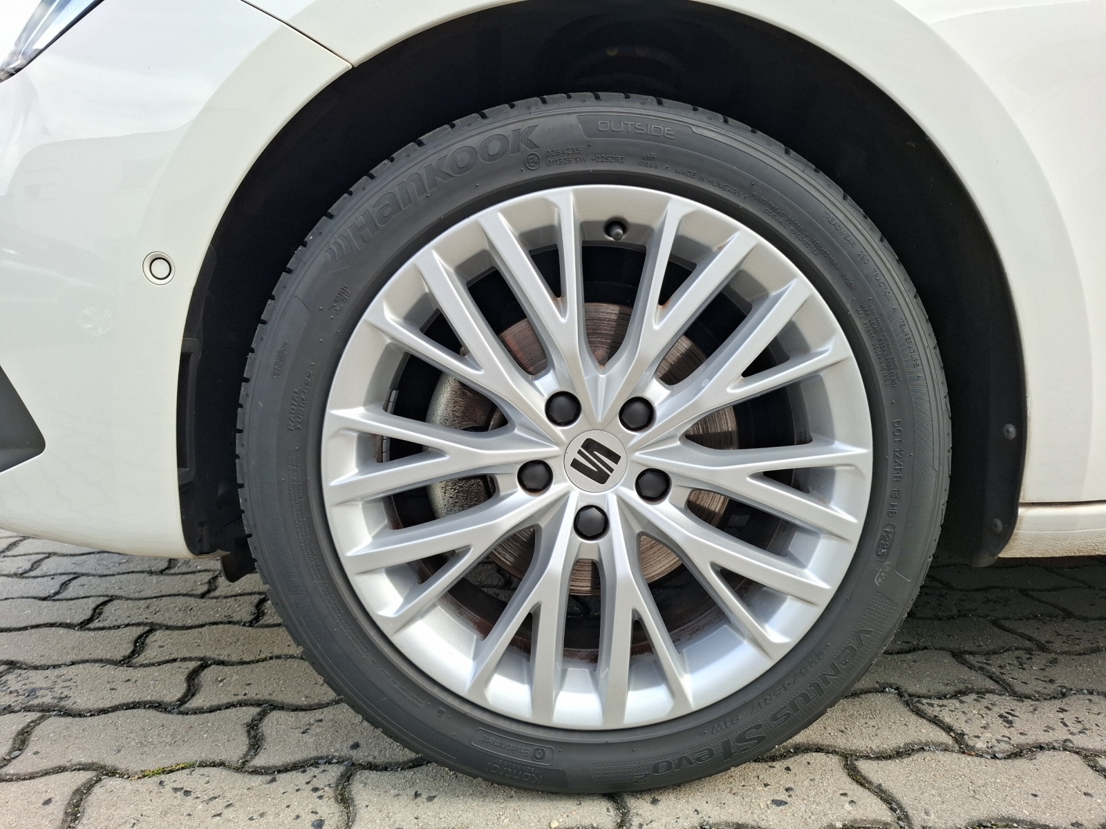 Fahrzeugabbildung SEAT Leon ST eTSI Xcellence DSG LED Navi GRA Park-Assist SH