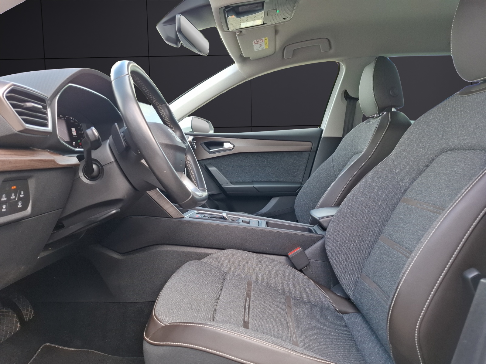 Fahrzeugabbildung SEAT Leon ST eTSI Xcellence DSG LED Navi GRA Park-Assist SH