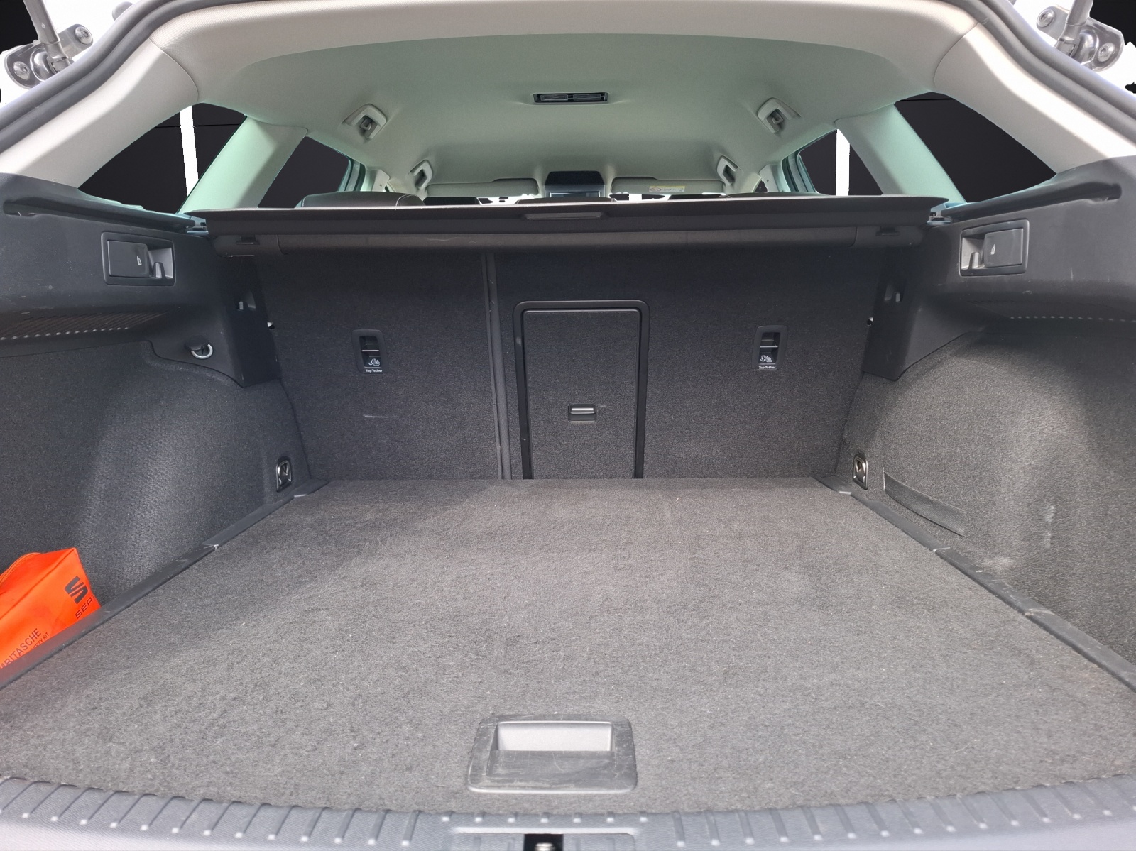 Fahrzeugabbildung SEAT Leon ST eTSI Xcellence DSG LED Navi GRA Park-Assist SH