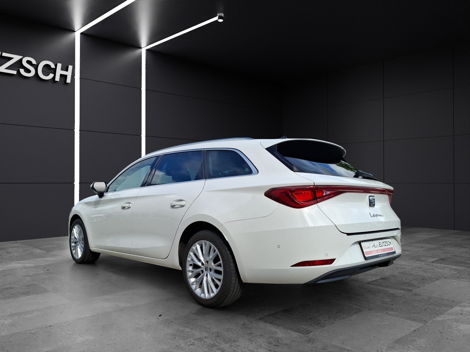 Fahrzeugabbildung SEAT Leon ST eTSI Xcellence DSG LED Navi GRA Park-Assist SH