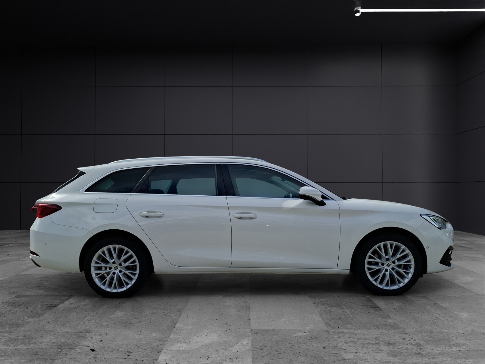 Fahrzeugabbildung SEAT Leon ST eTSI Xcellence DSG LED Navi GRA Park-Assist SH