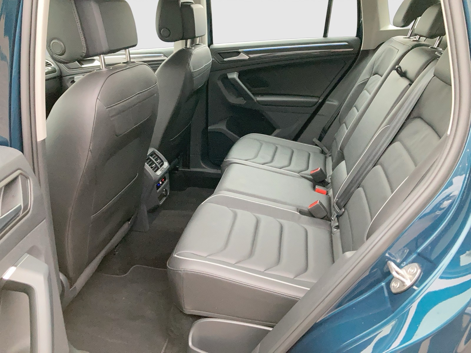 Fahrzeugabbildung Volkswagen Tiguan TDI Elegance 4M IQ.Light Navi ACC AHK SHZ