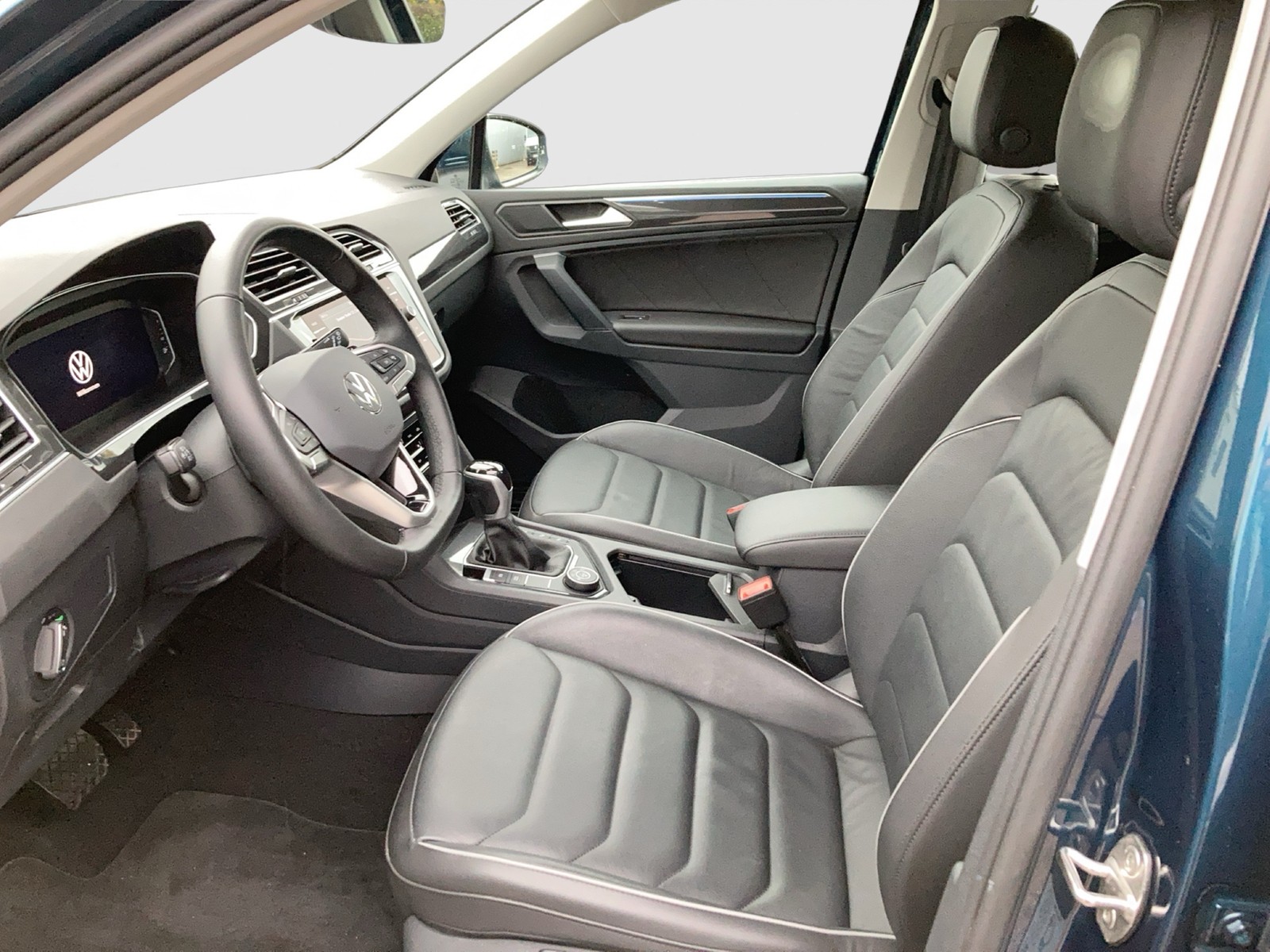 Fahrzeugabbildung Volkswagen Tiguan TDI Elegance 4M IQ.Light Navi ACC AHK SHZ