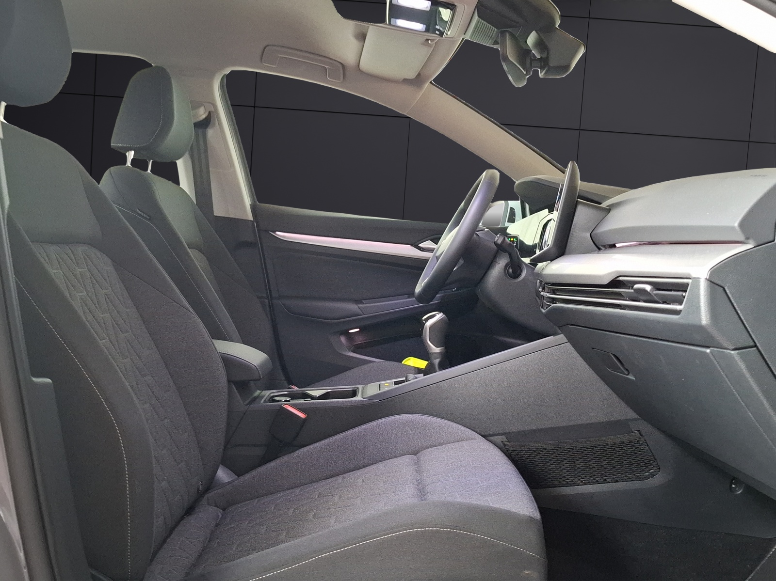 Fahrzeugabbildung Volkswagen Golf VIII TSI Life LED CarPlay AID ACC RFK SH