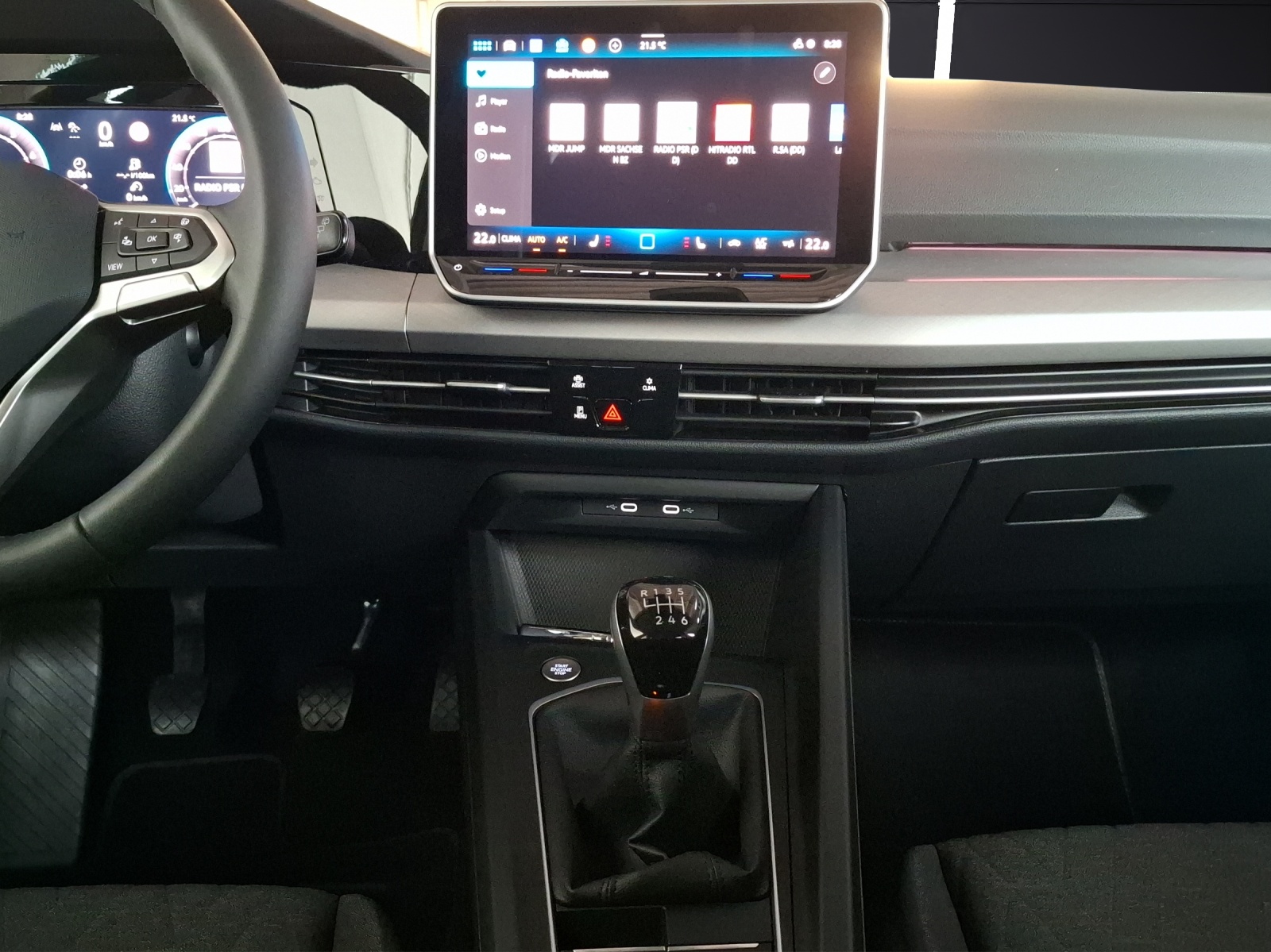 Fahrzeugabbildung Volkswagen Golf VIII TSI Life LED CarPlay AID ACC RFK SH