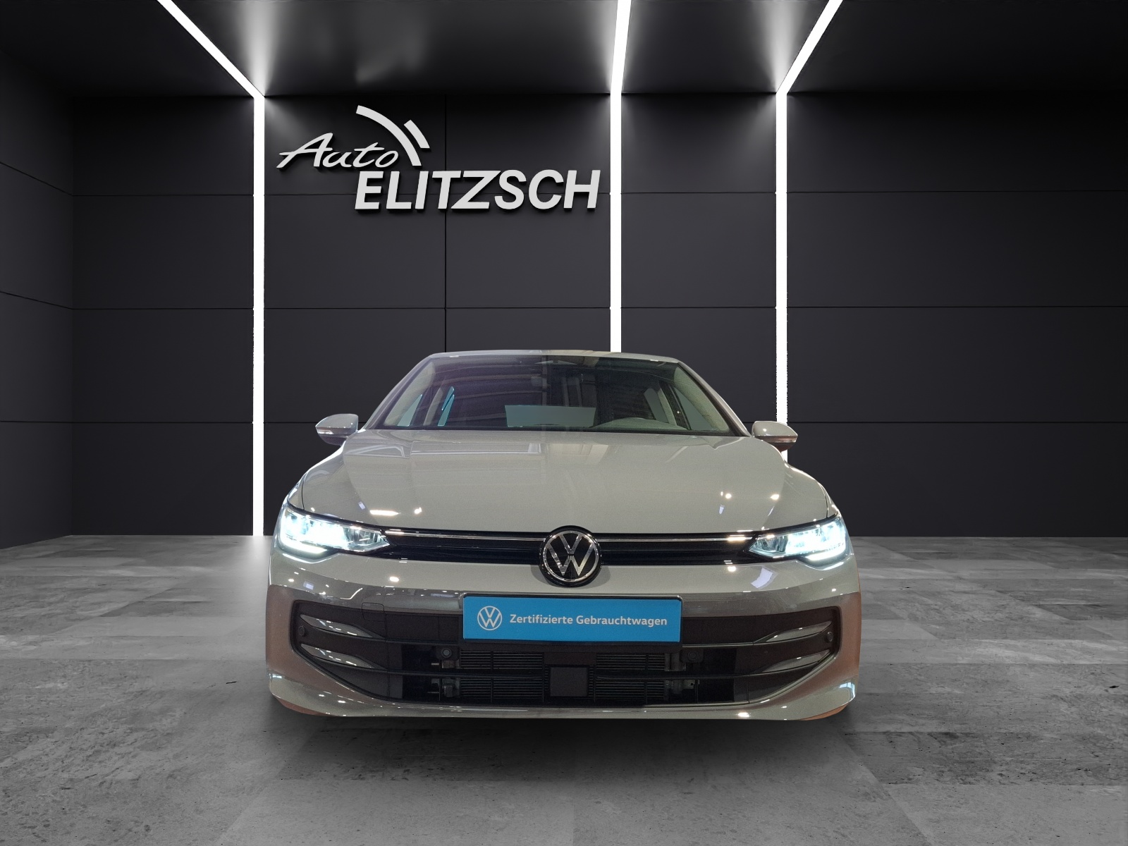 Fahrzeugabbildung Volkswagen Golf VIII TSI Life LED CarPlay AID ACC RFK SH