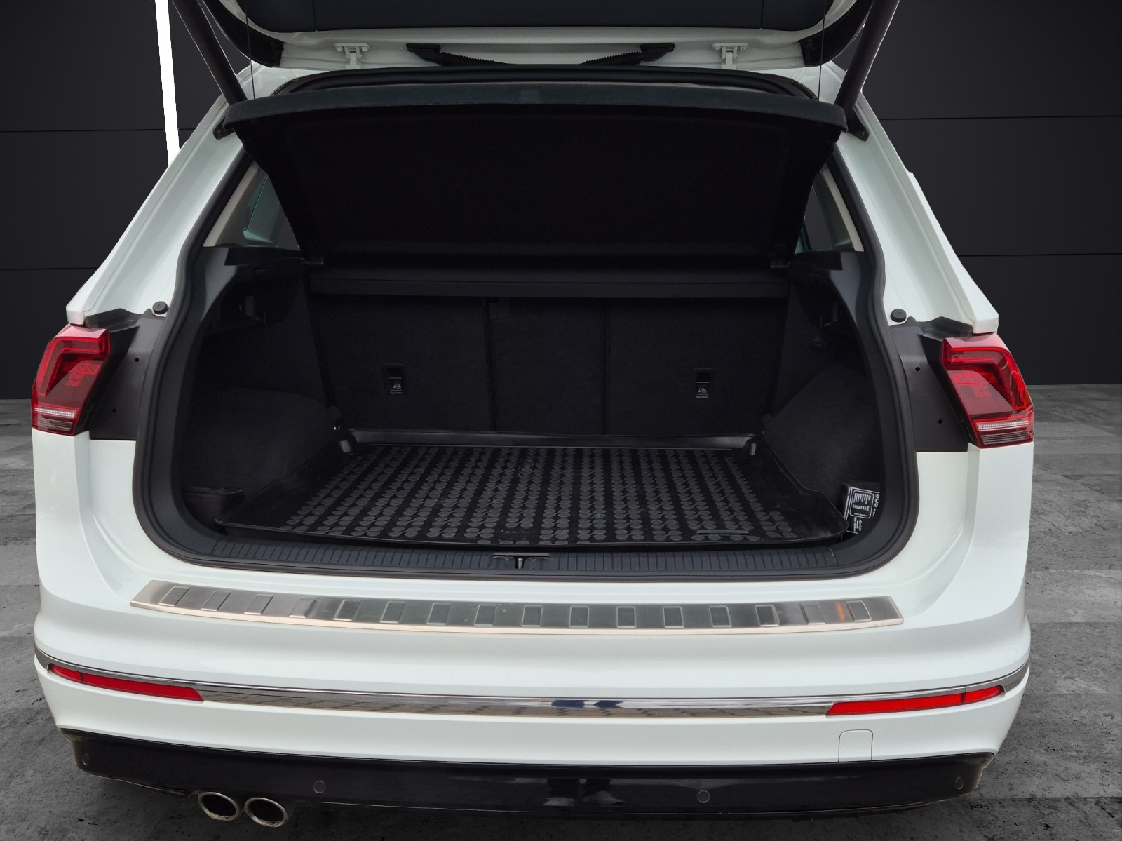 Fahrzeugabbildung Volkswagen Tiguan TDI Highline DSG 4M R-Line Standhzg. LED AHK Navi Pano AID ACC SH 19