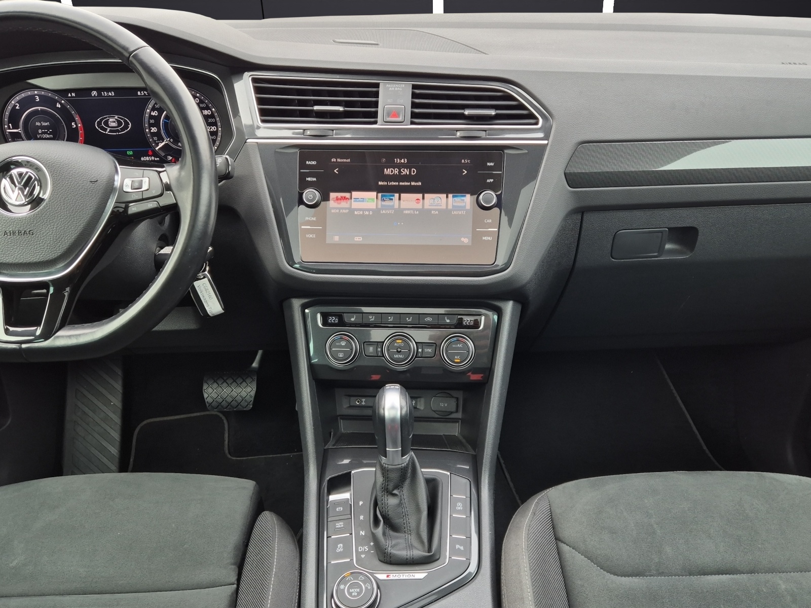 Fahrzeugabbildung Volkswagen Tiguan TDI Highline DSG 4M R-Line Standhzg. LED AHK Navi Pano AID ACC SH 19