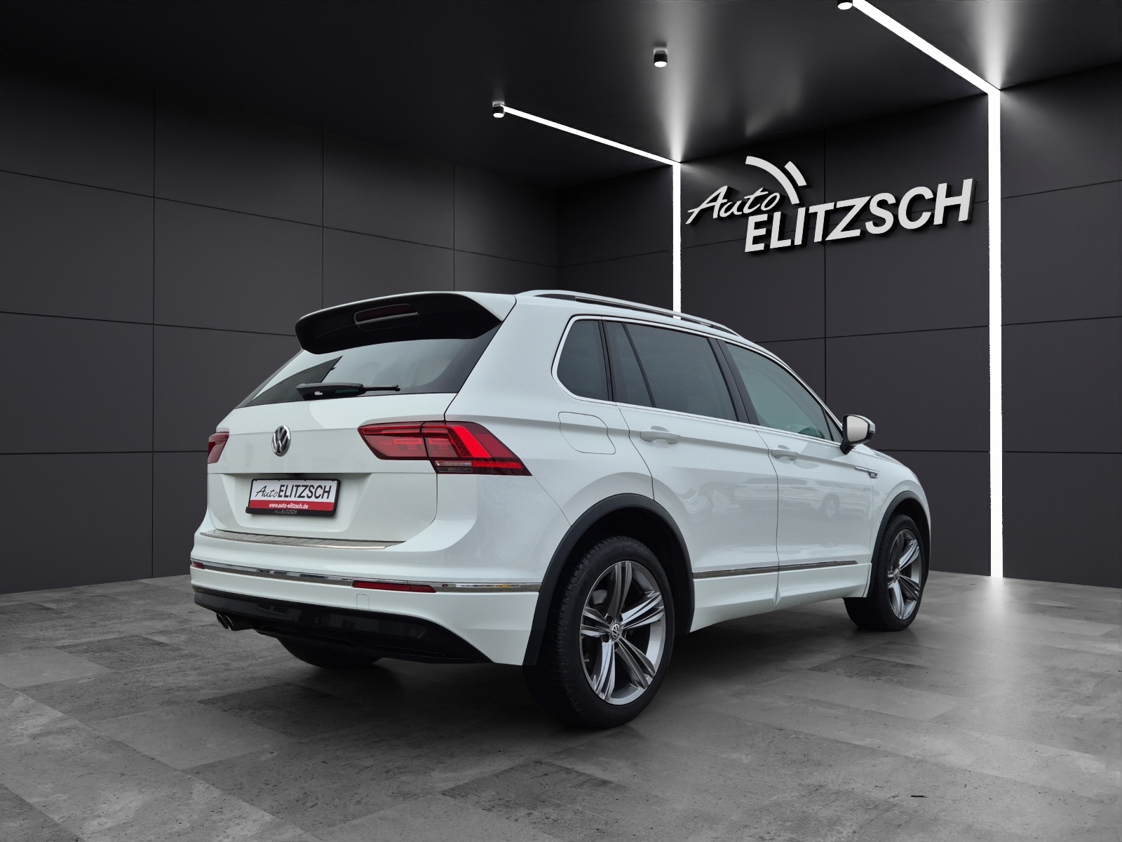 Fahrzeugabbildung Volkswagen Tiguan TDI Highline DSG 4M R-Line Standhzg. LED AHK Navi Pano AID ACC SH 19