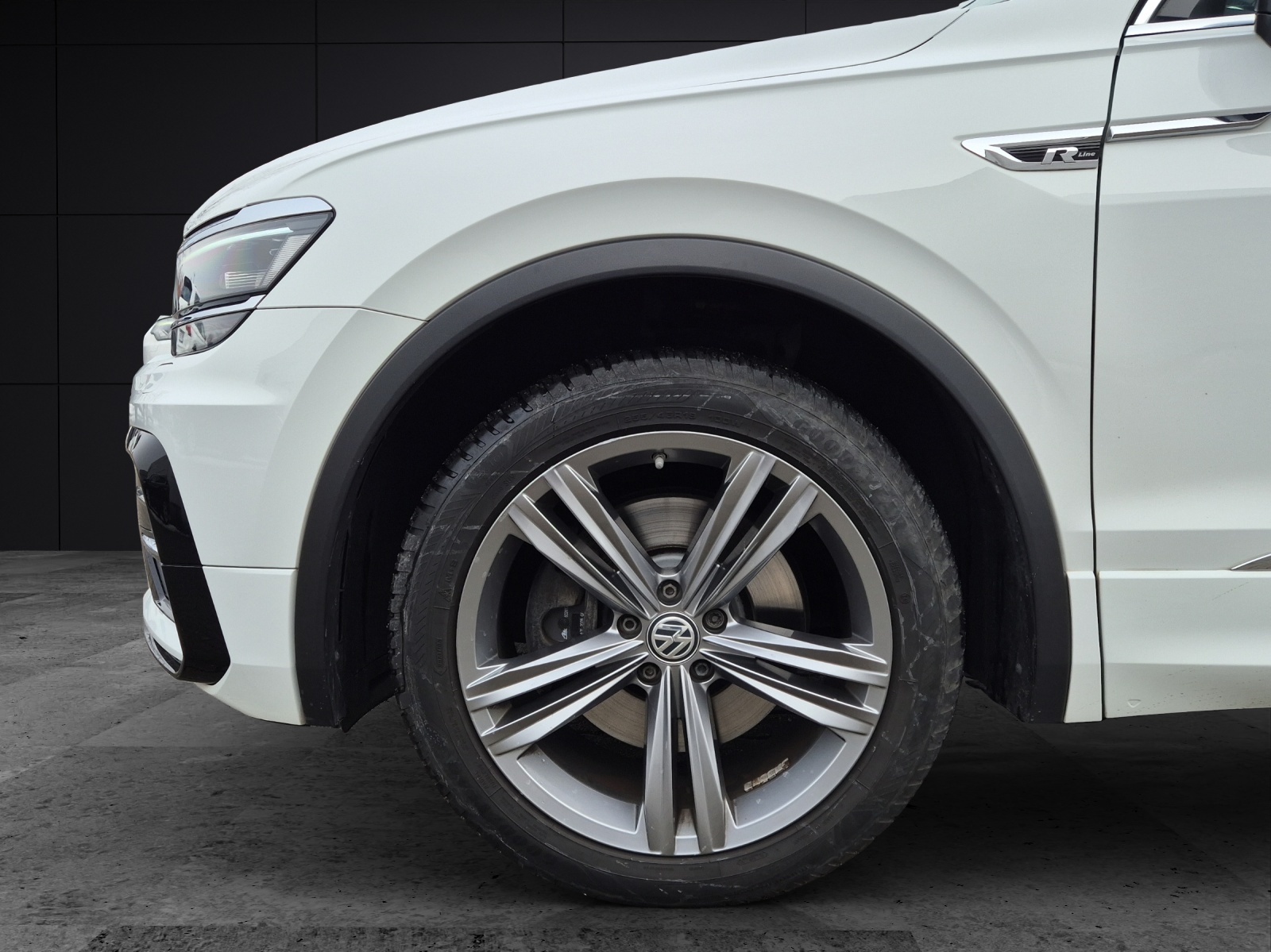 Fahrzeugabbildung Volkswagen Tiguan TDI Highline DSG 4M R-Line Standhzg. LED AHK Navi Pano AID ACC SH 19