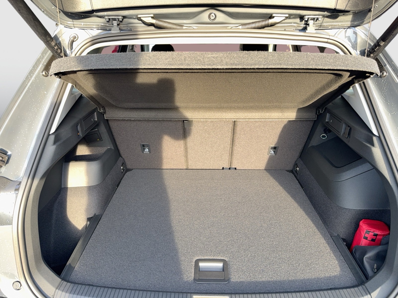 Fahrzeugabbildung Volkswagen Tiguan eTSI Life IQ-LED AHZV NAVI Kessy