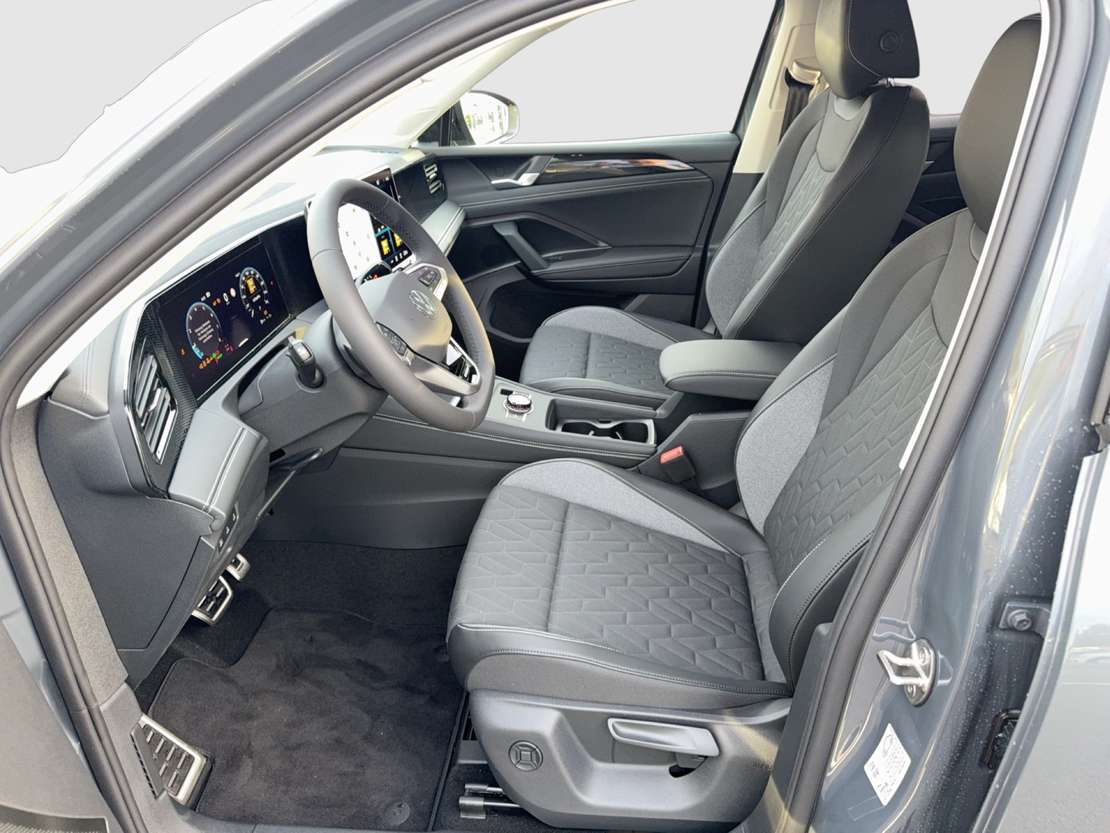 Fahrzeugabbildung Volkswagen Tiguan eTSI Life IQ-LED AHZV NAVI Kessy