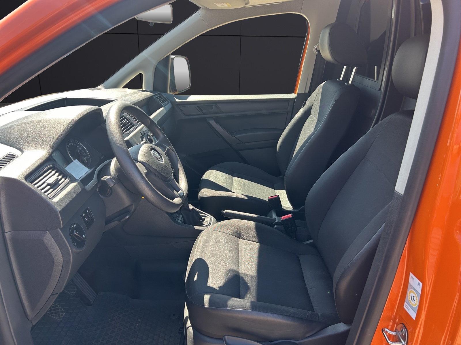 Fahrzeugabbildung Volkswagen Caddy TSI Kasten AHK PDC elekt. Paket