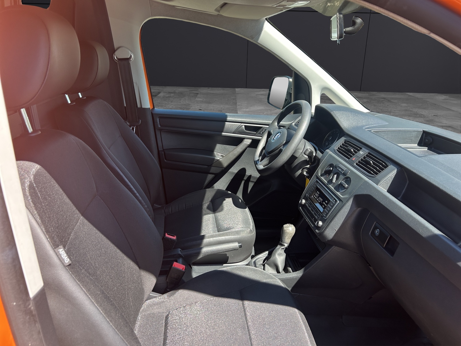 Fahrzeugabbildung Volkswagen Caddy TSI Kasten AHK PDC elekt. Paket