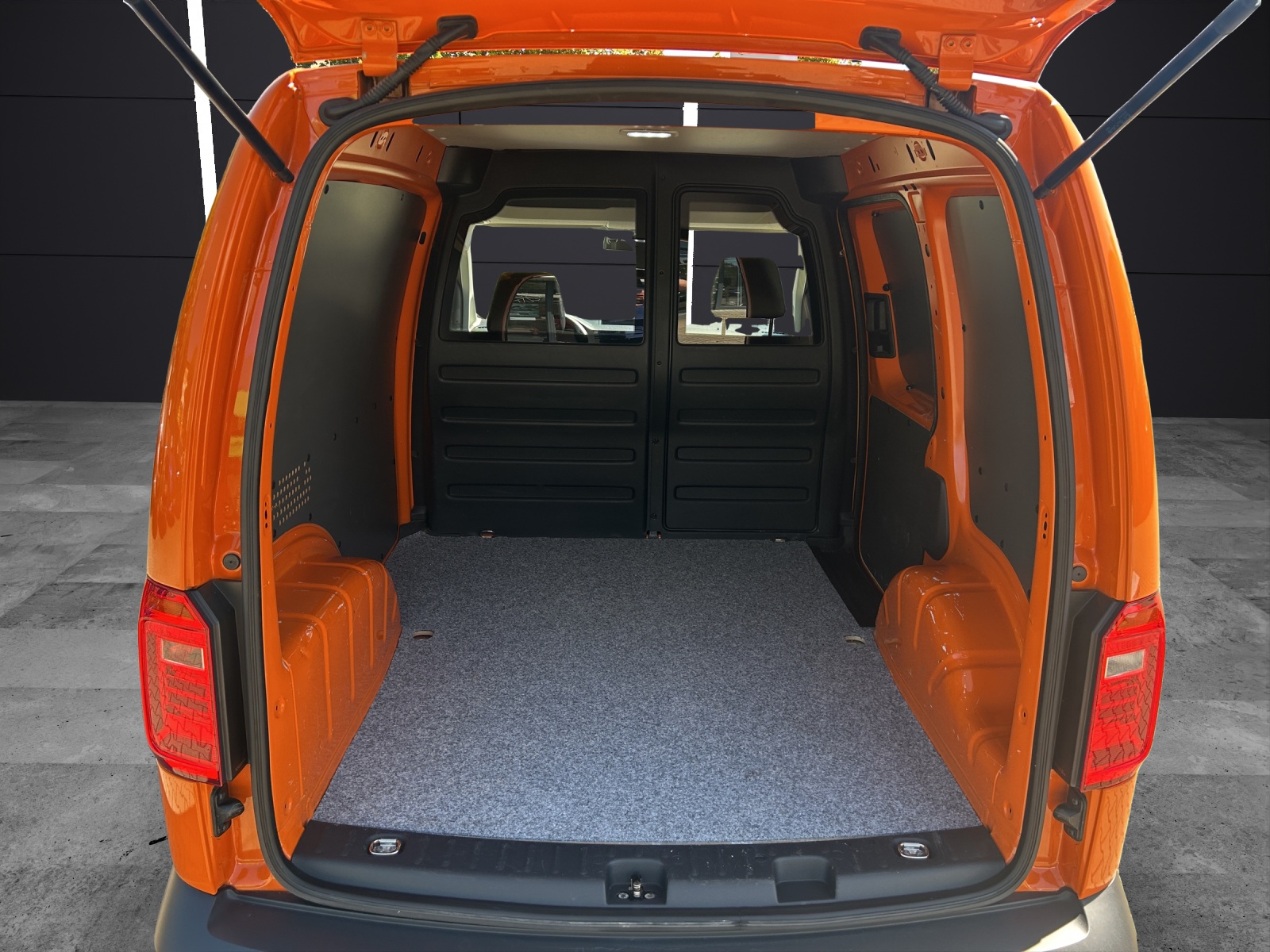 Fahrzeugabbildung Volkswagen Caddy TSI Kasten AHK PDC elekt. Paket