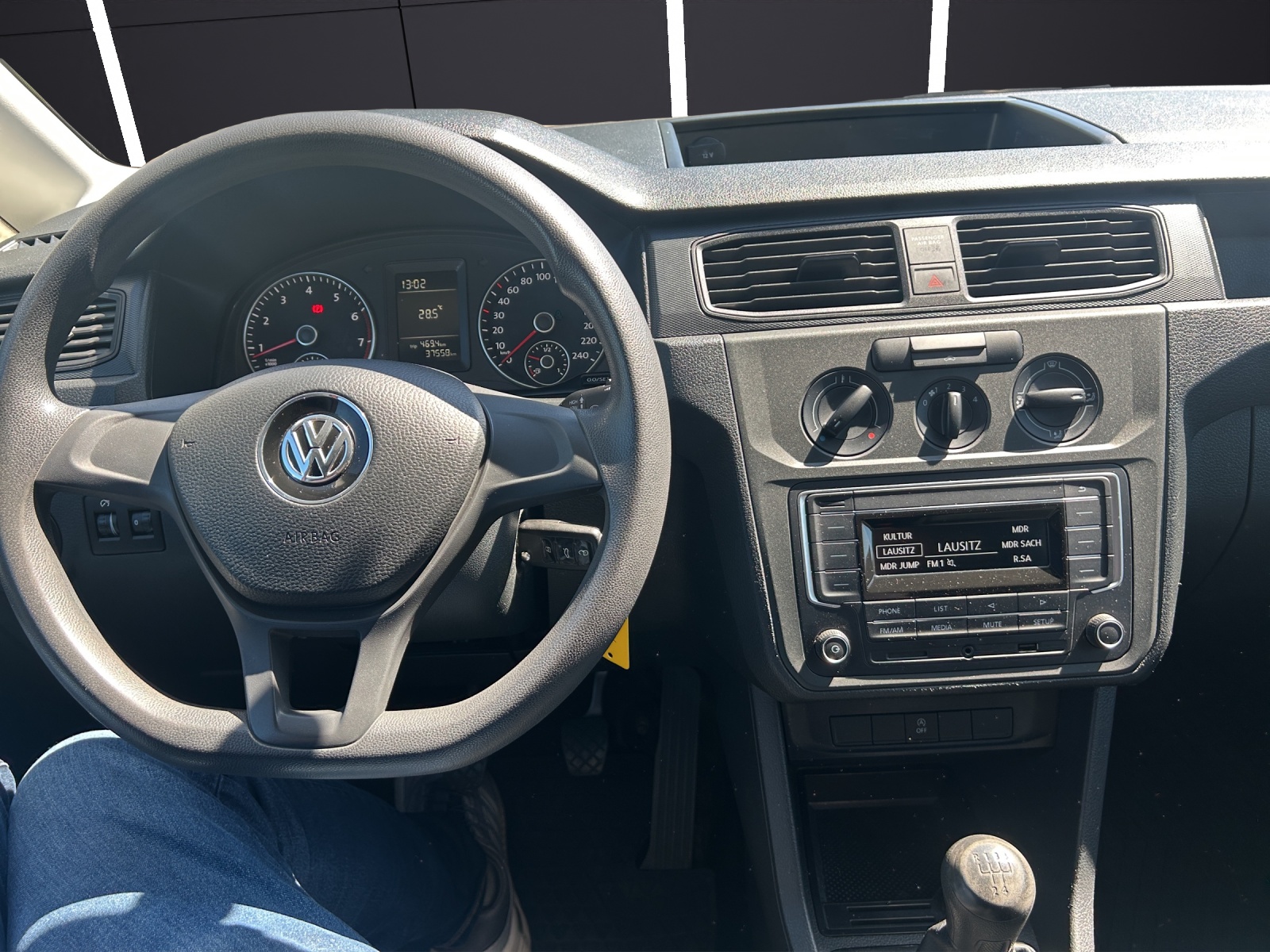 Fahrzeugabbildung Volkswagen Caddy TSI Kasten AHK PDC elekt. Paket