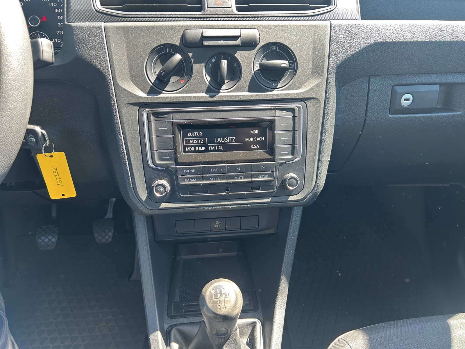 Fahrzeugabbildung Volkswagen Caddy TSI Kasten AHK PDC elekt. Paket