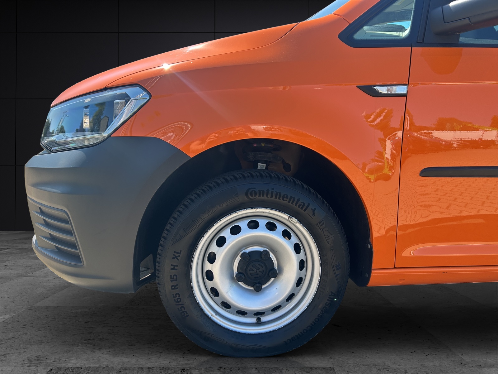 Fahrzeugabbildung Volkswagen Caddy TSI Kasten AHK PDC elekt. Paket