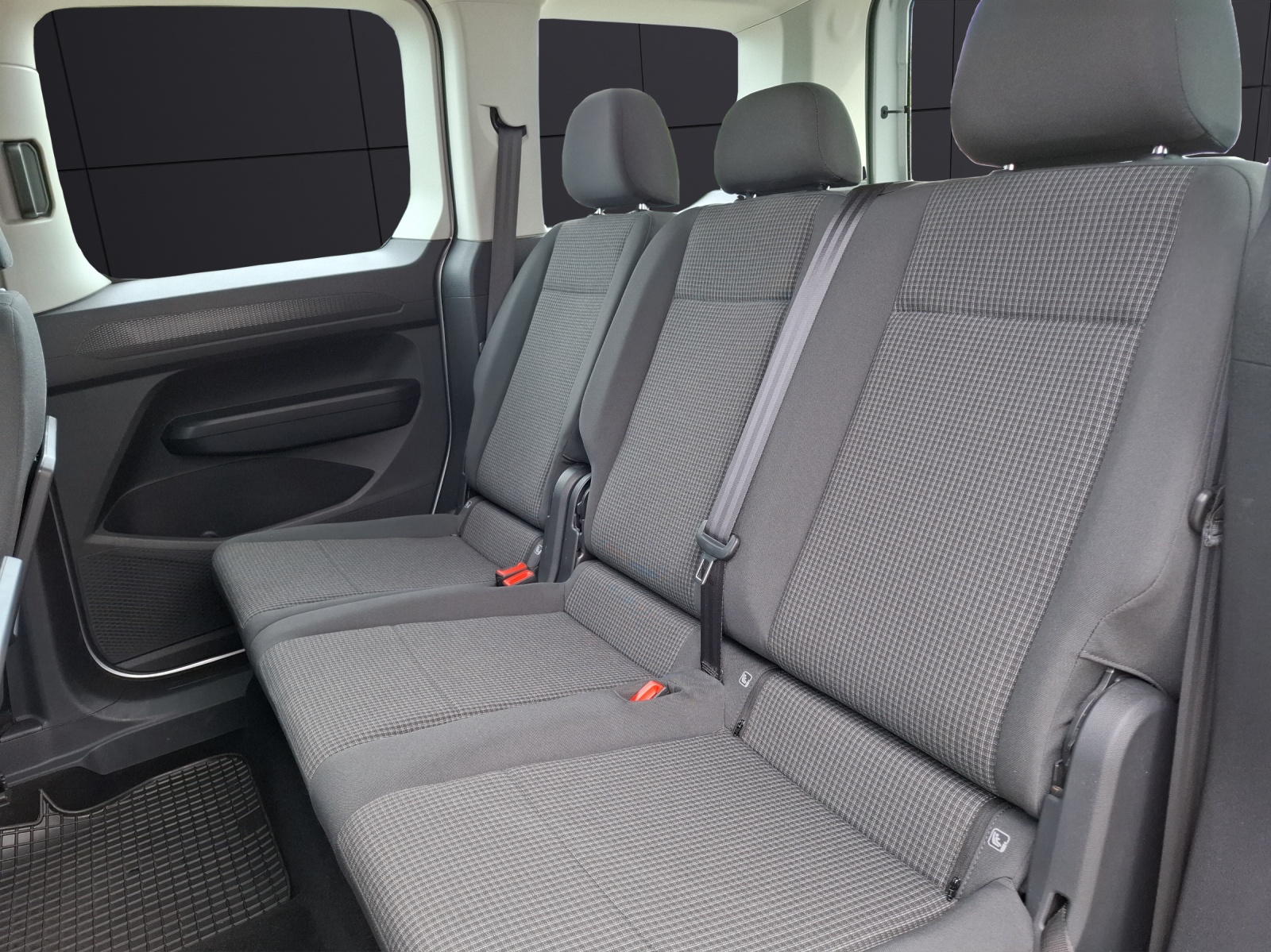 Fahrzeugabbildung Volkswagen Caddy Kombi TDI Basis Navi Klima DAB ACC PDC SH