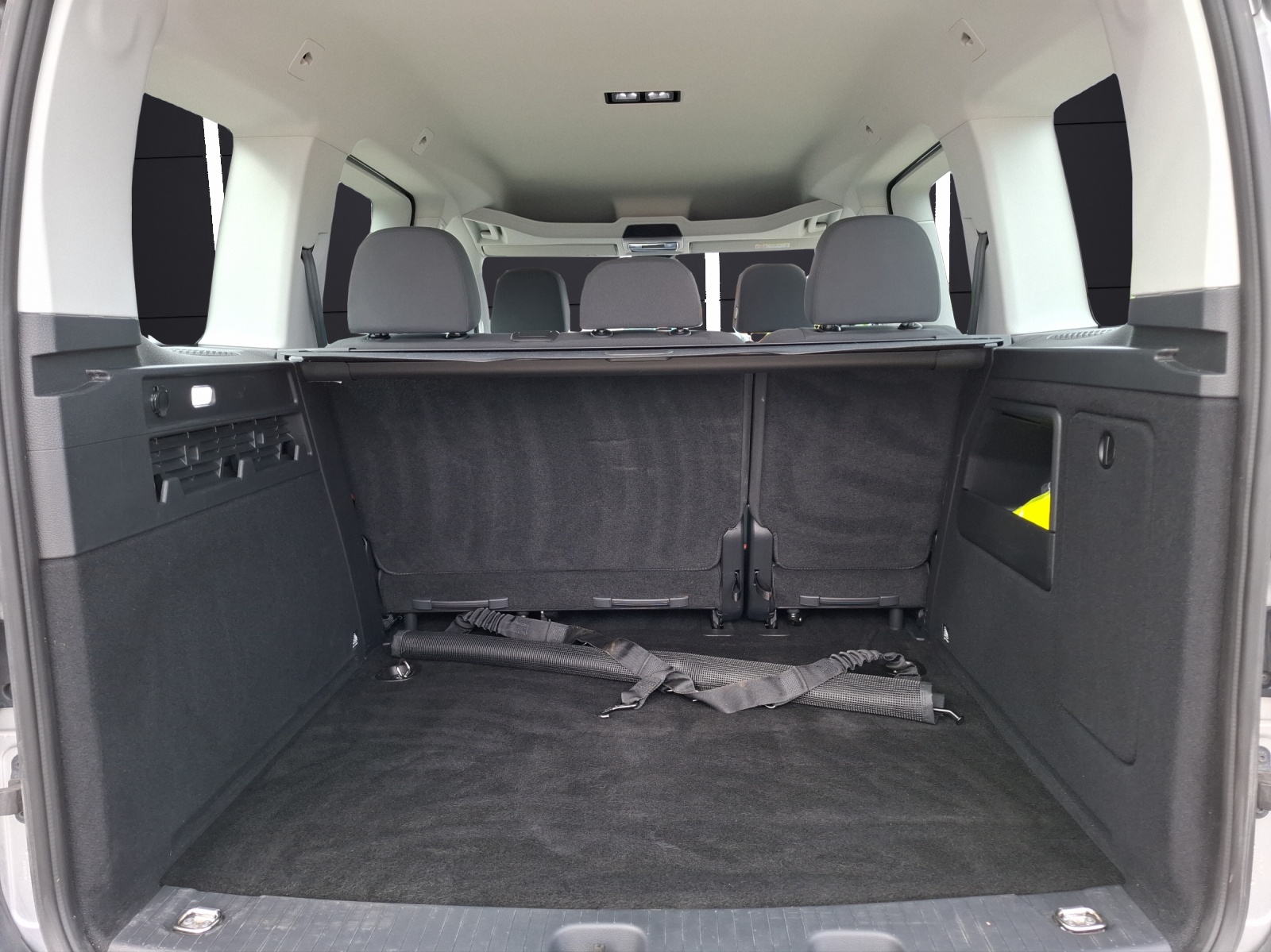 Fahrzeugabbildung Volkswagen Caddy Kombi TDI Basis Navi Klima DAB ACC PDC SH