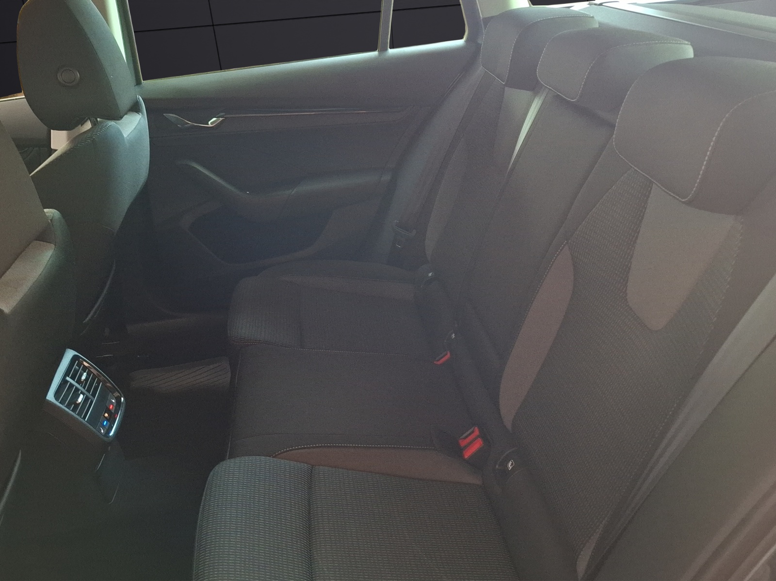 Fahrzeugabbildung SKODA Octavia Combi TDI Ambition LED Navi ACC PDC SH