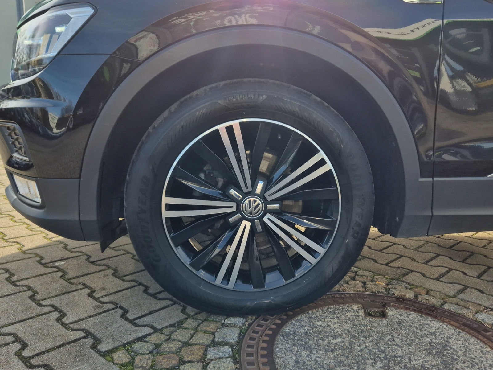 Fahrzeugabbildung Volkswagen Tiguan TDI Highline DSG 4M LED AHK Navi ACC PDC SH 18