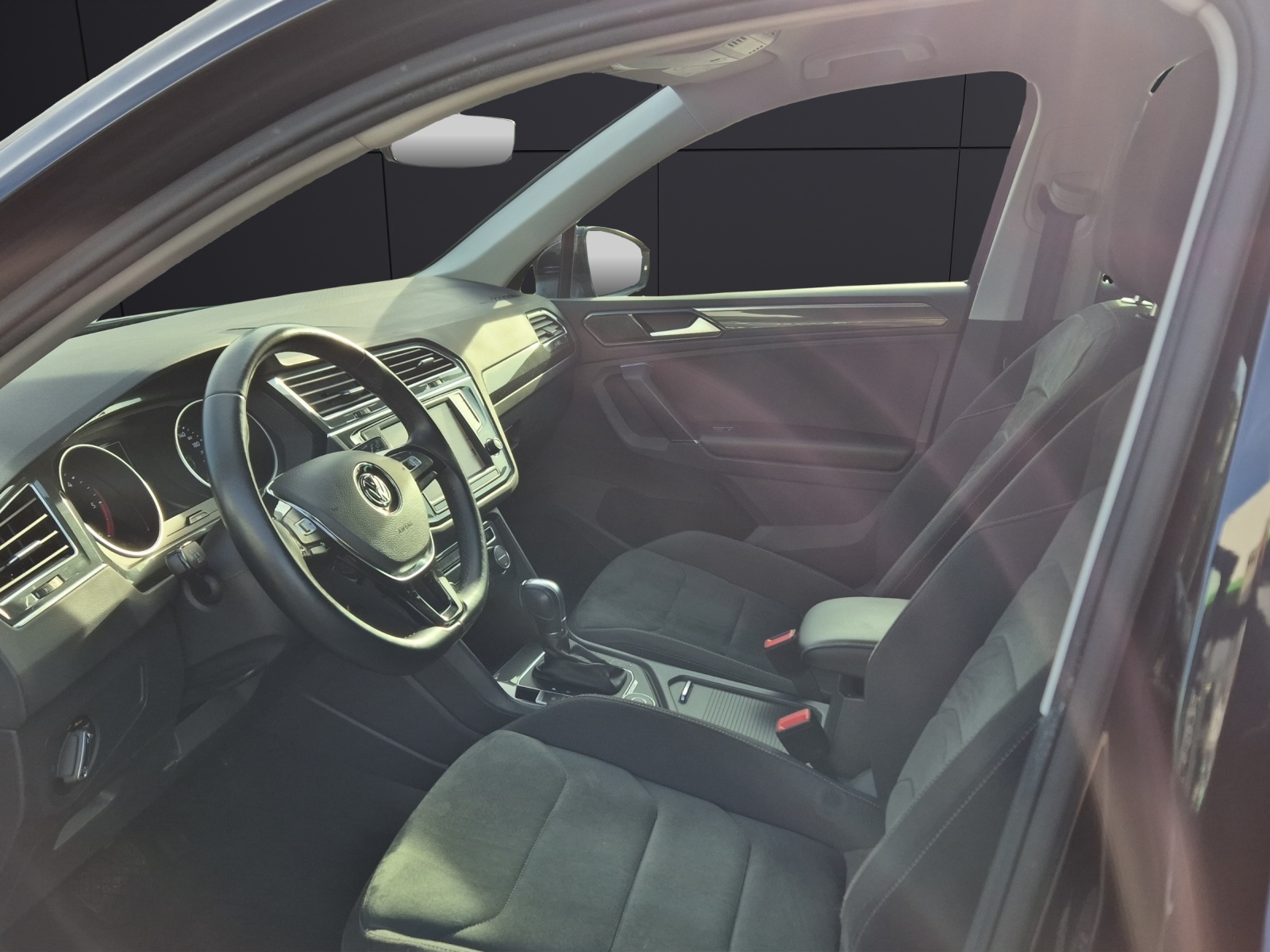 Fahrzeugabbildung Volkswagen Tiguan TDI Highline DSG 4M LED AHK Navi ACC PDC SH 18