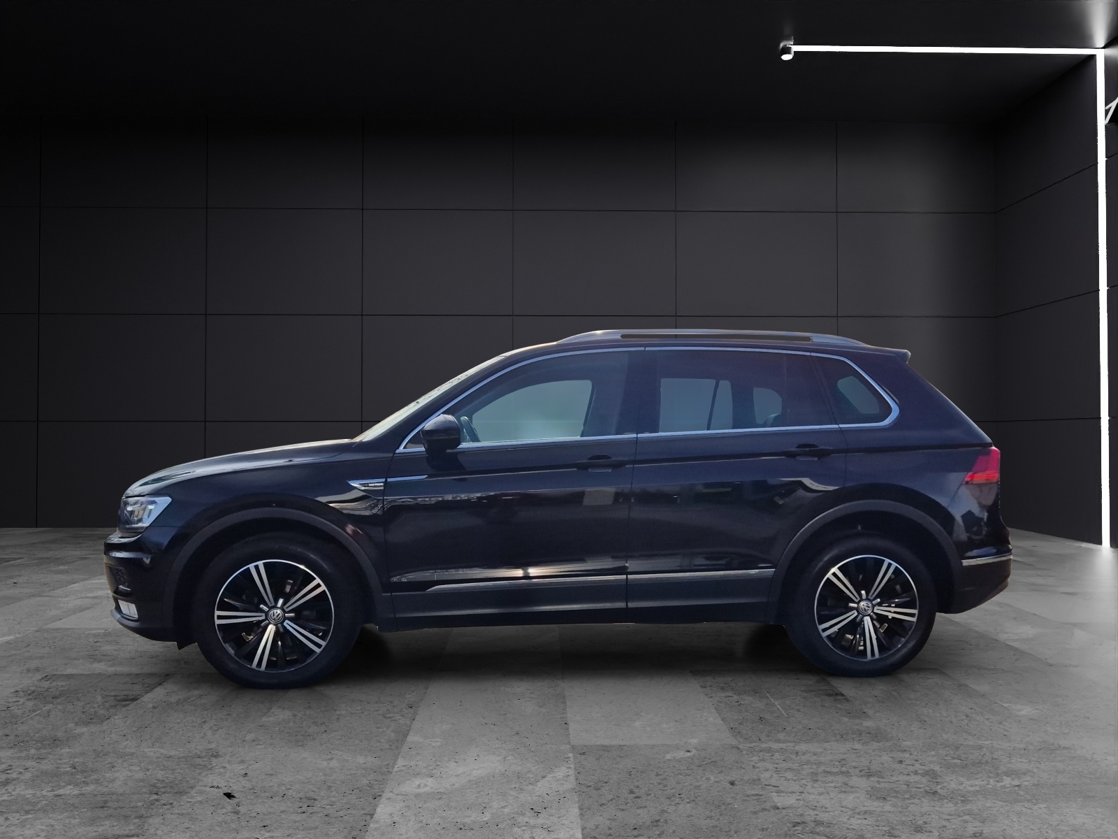 Fahrzeugabbildung Volkswagen Tiguan TDI Highline DSG 4M LED AHK Navi ACC PDC SH 18