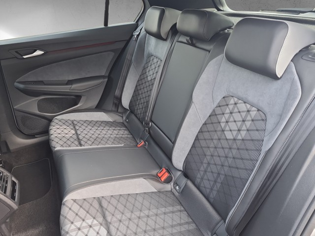Fahrzeugabbildung Volkswagen Golf VIII TSI R-Line DSG Kamera Navi VC ACC PDC SH LM
