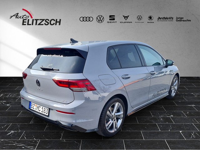 Fahrzeugabbildung Volkswagen Golf VIII TSI R-Line DSG Kamera Navi VC ACC PDC SH LM