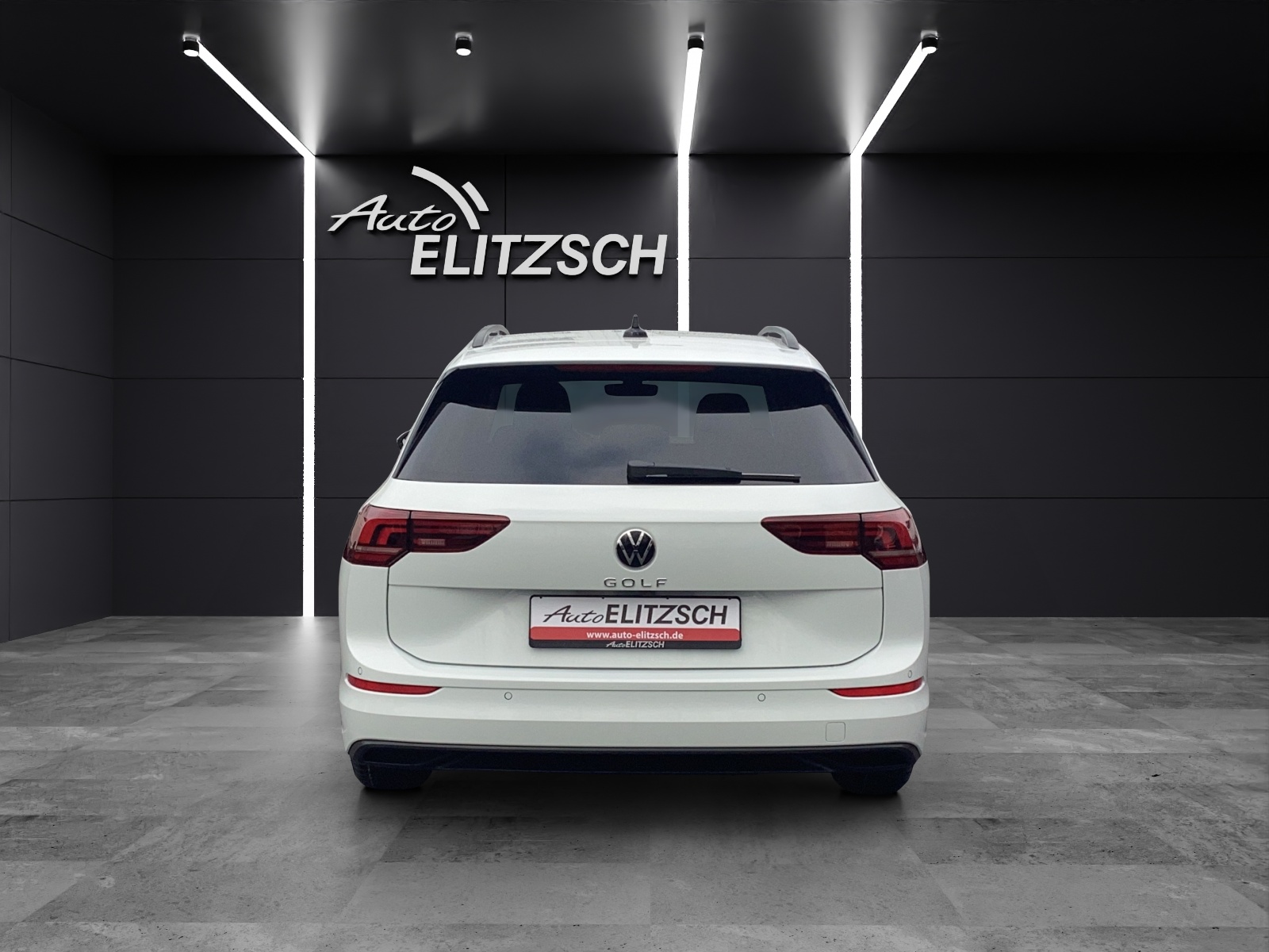 Fahrzeugabbildung Volkswagen Golf VIII Variant Life TDI DSG LED+ ACC AHK SH HuD RearView Navi