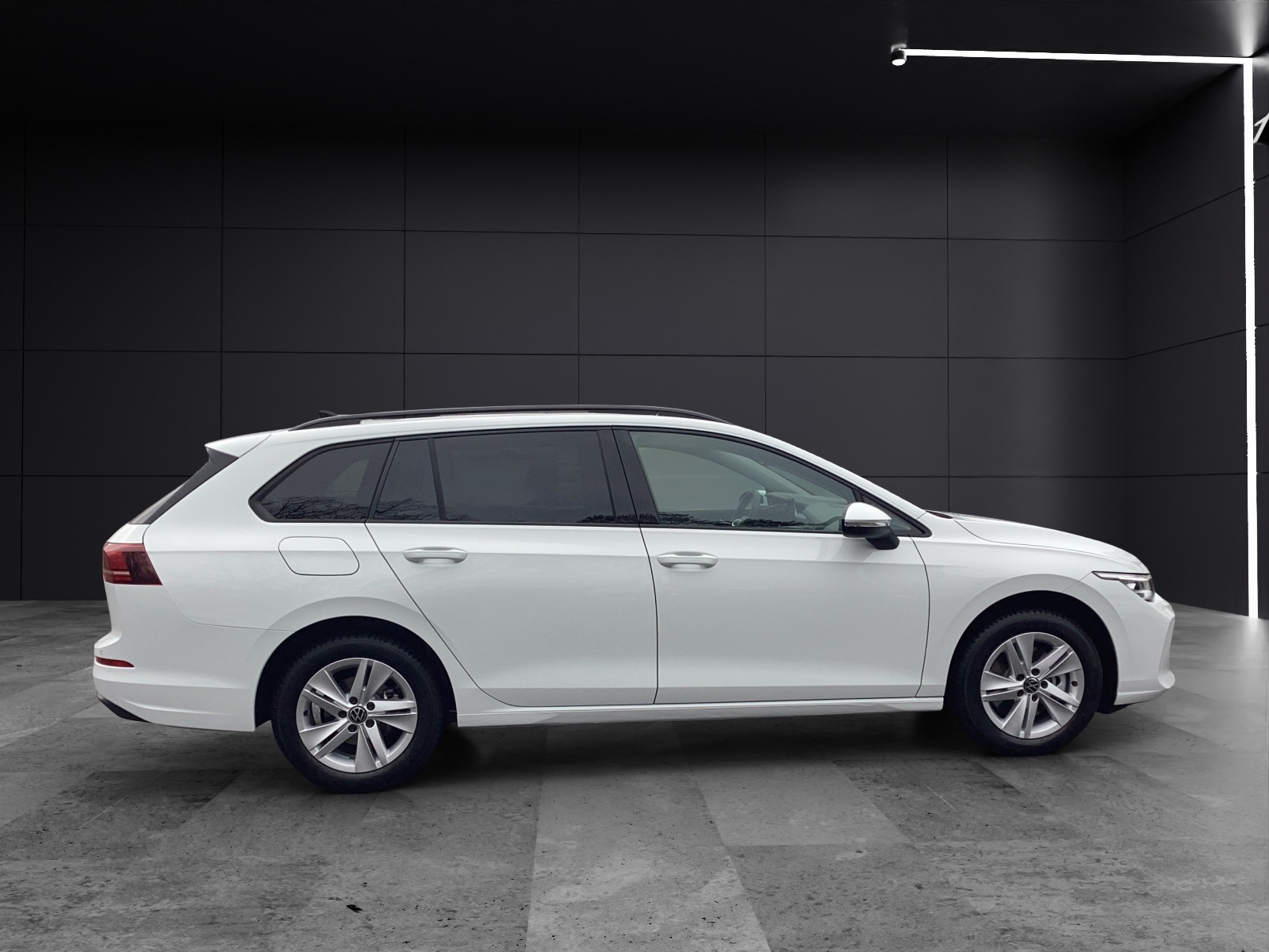 Fahrzeugabbildung Volkswagen Golf VIII Variant Life TDI DSG LED+ ACC AHK SH HuD RearView Navi