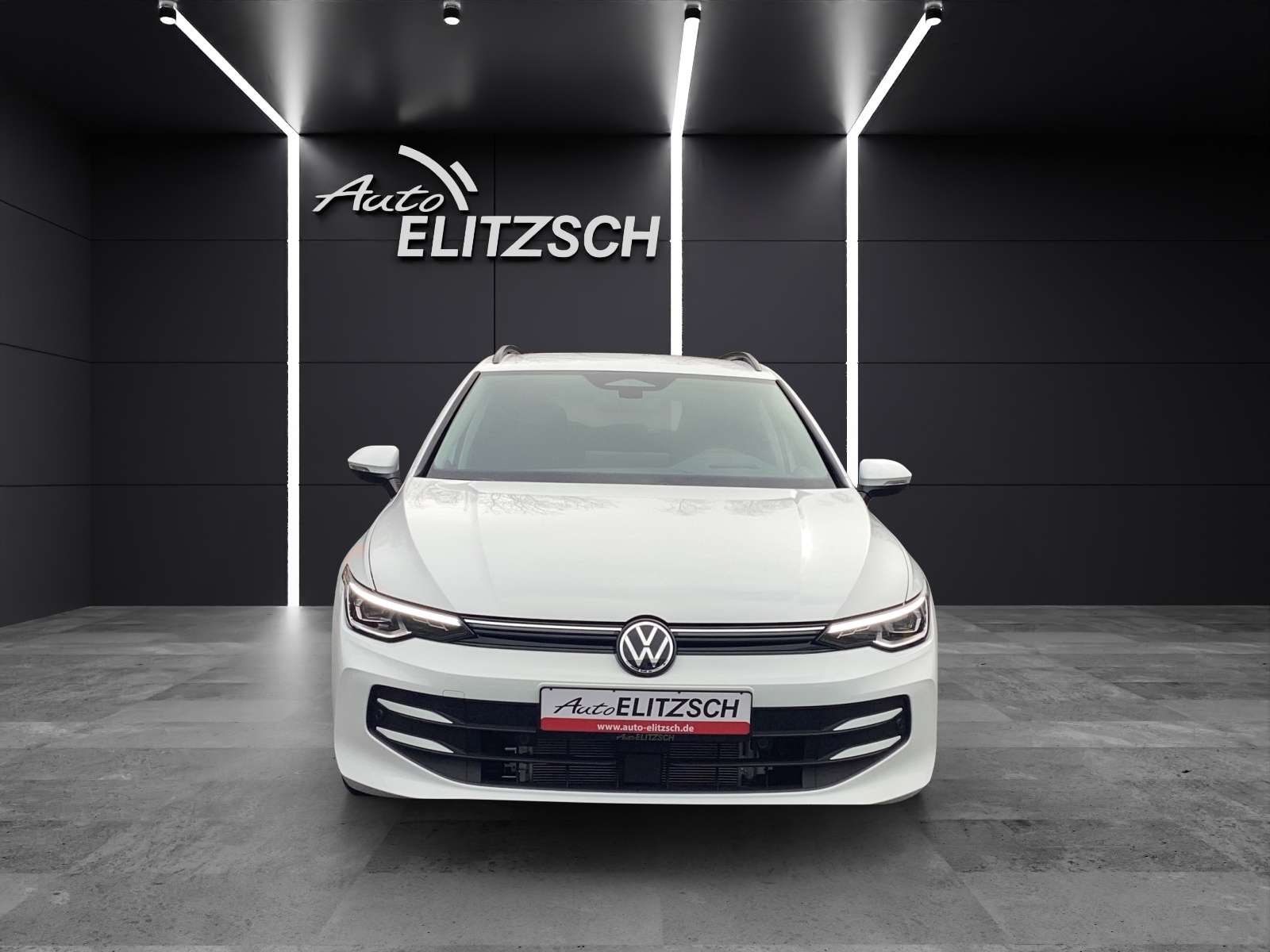 Fahrzeugabbildung Volkswagen Golf VIII Variant Life TDI DSG LED+ ACC AHK SH HuD RearView Navi