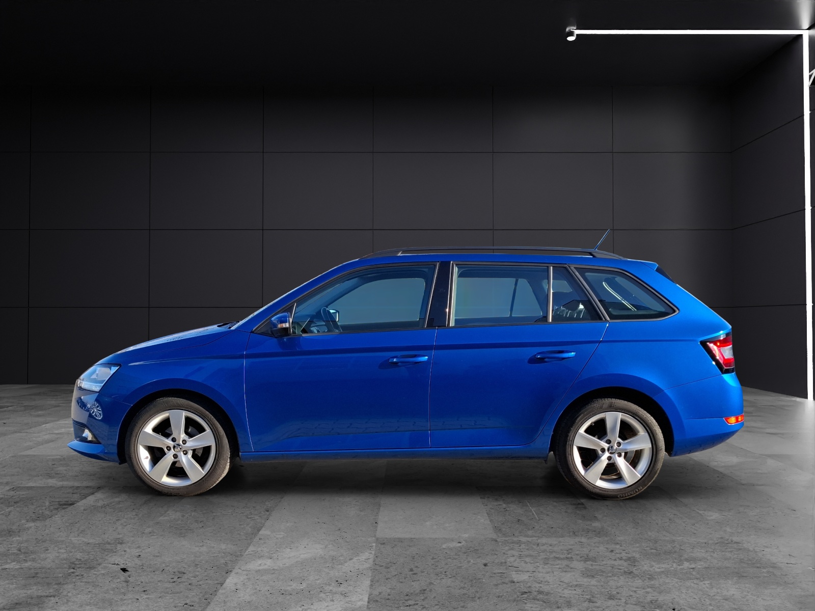 Fahrzeugabbildung SKODA Fabia Combi TSI Active Klima PDC SH LM