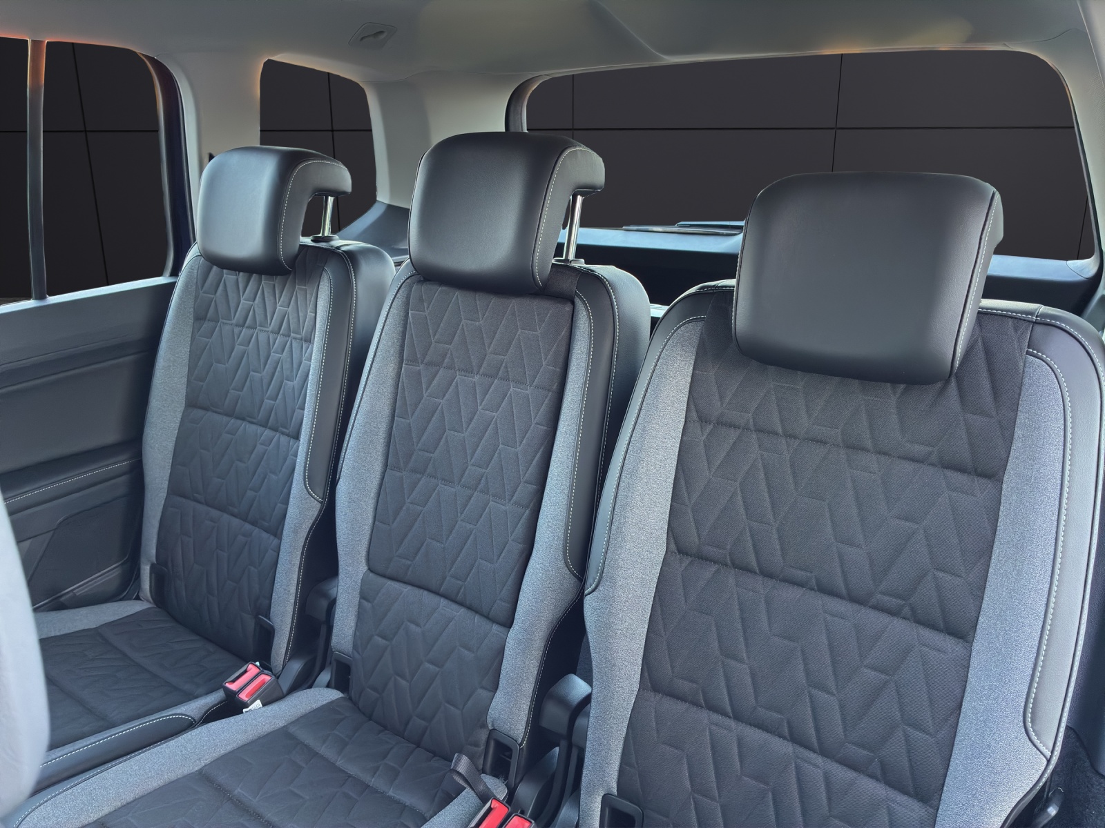 Fahrzeugabbildung Volkswagen Touran Comfortline AHZV DAB ACC